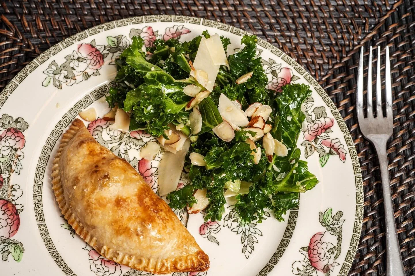 What&rsquo;s for lunch? 🥟🥗

Empanadas + fresh salad = the perfect combo.

#SurKitchen #WhatsForLunch #supportlocal
