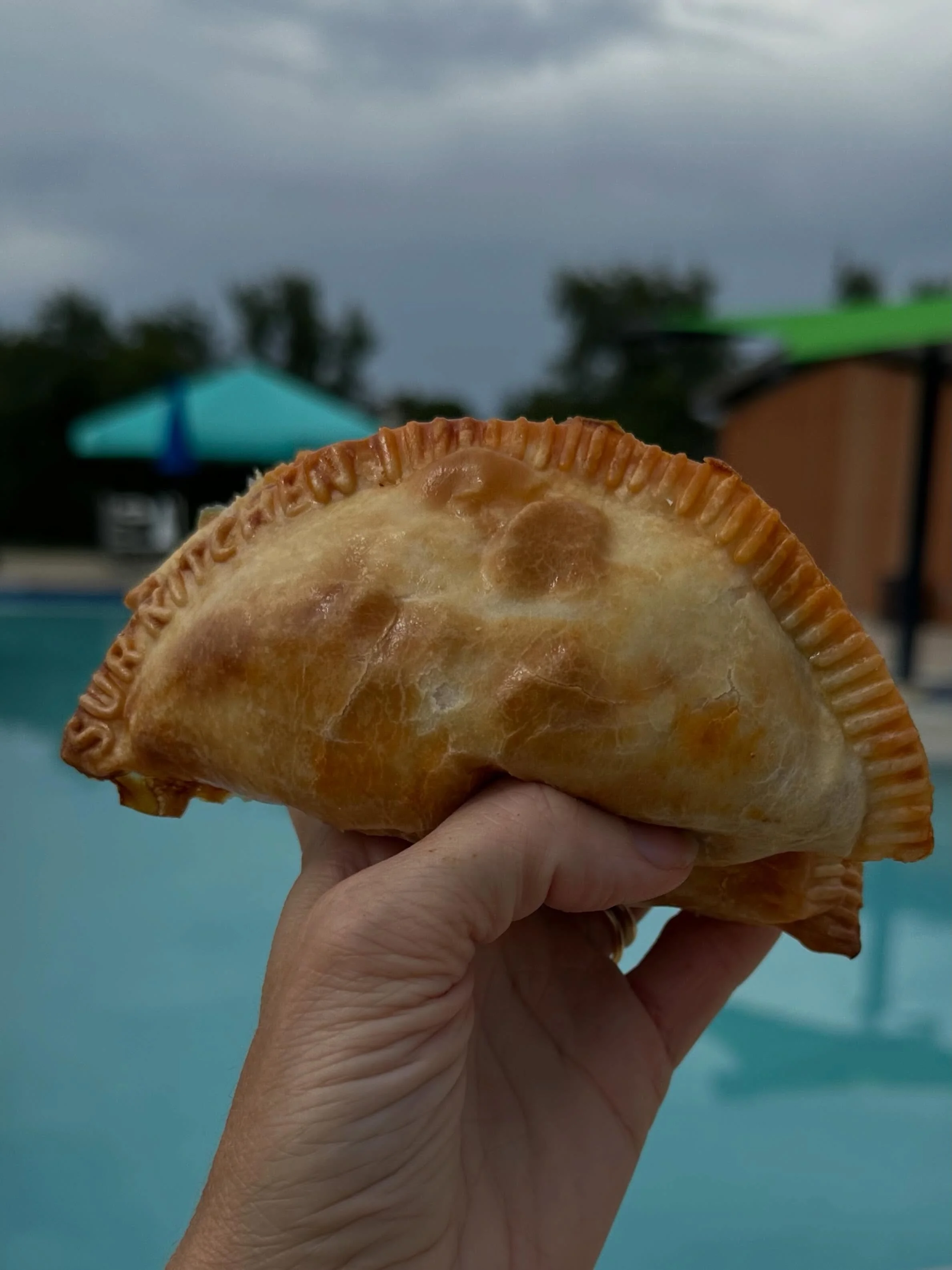 Poolside, sunshine, and an empanada in hand 🇺🇸☀️🥟
Memorial Day weekend done the right way with flavors from Sur Kitchen. Thank you to all our veterans today! 

#MemorialDay #PoolsideBites #Empanadas #SurKitchen #SummerStartsHere