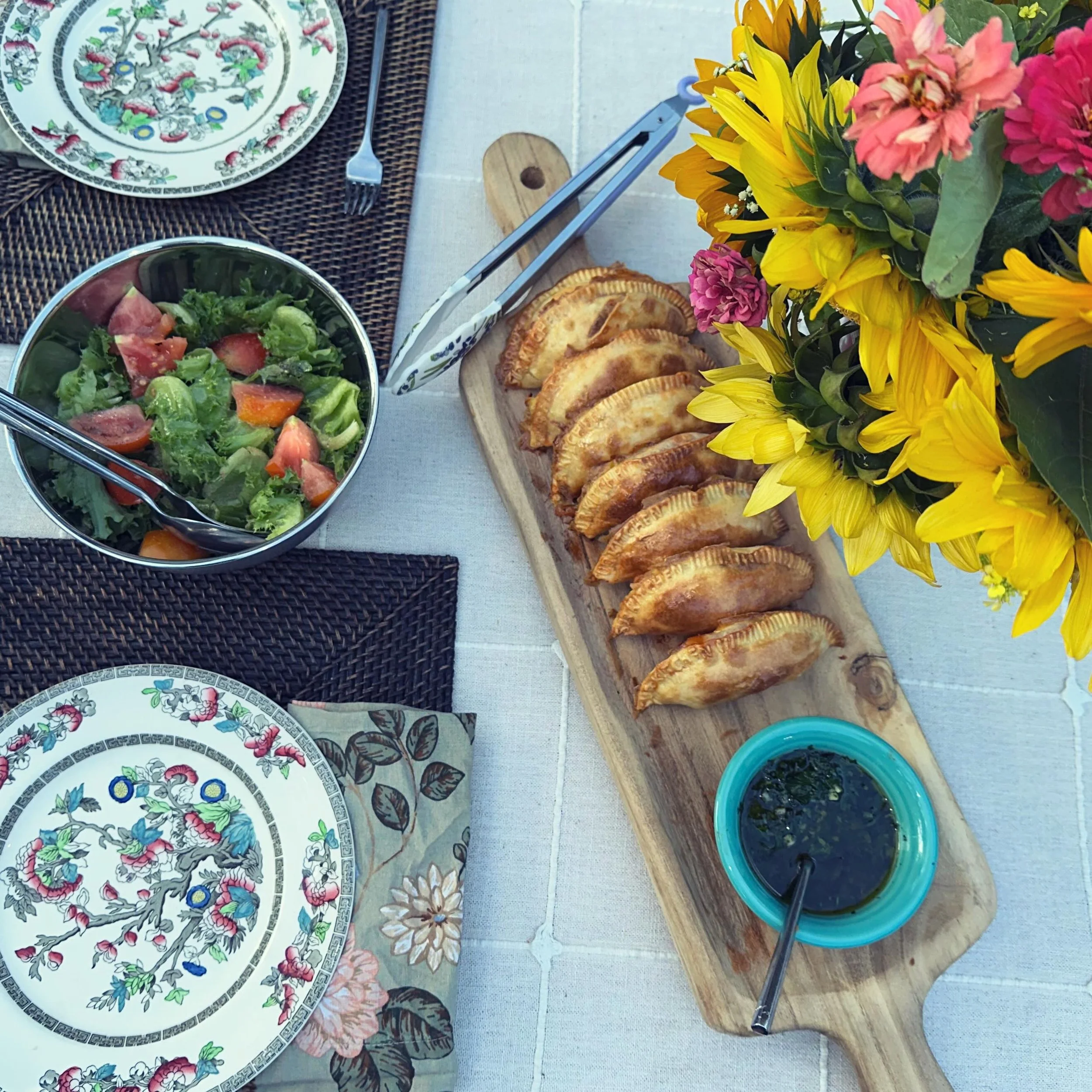 Need fresh meal ideas for the family? Looking for easy, delicious options during a busy workweek? Planning an upcoming event or hosting friends and family?

Let Sur Kitchen handle the details. From family meals to catering for special occasions, our 