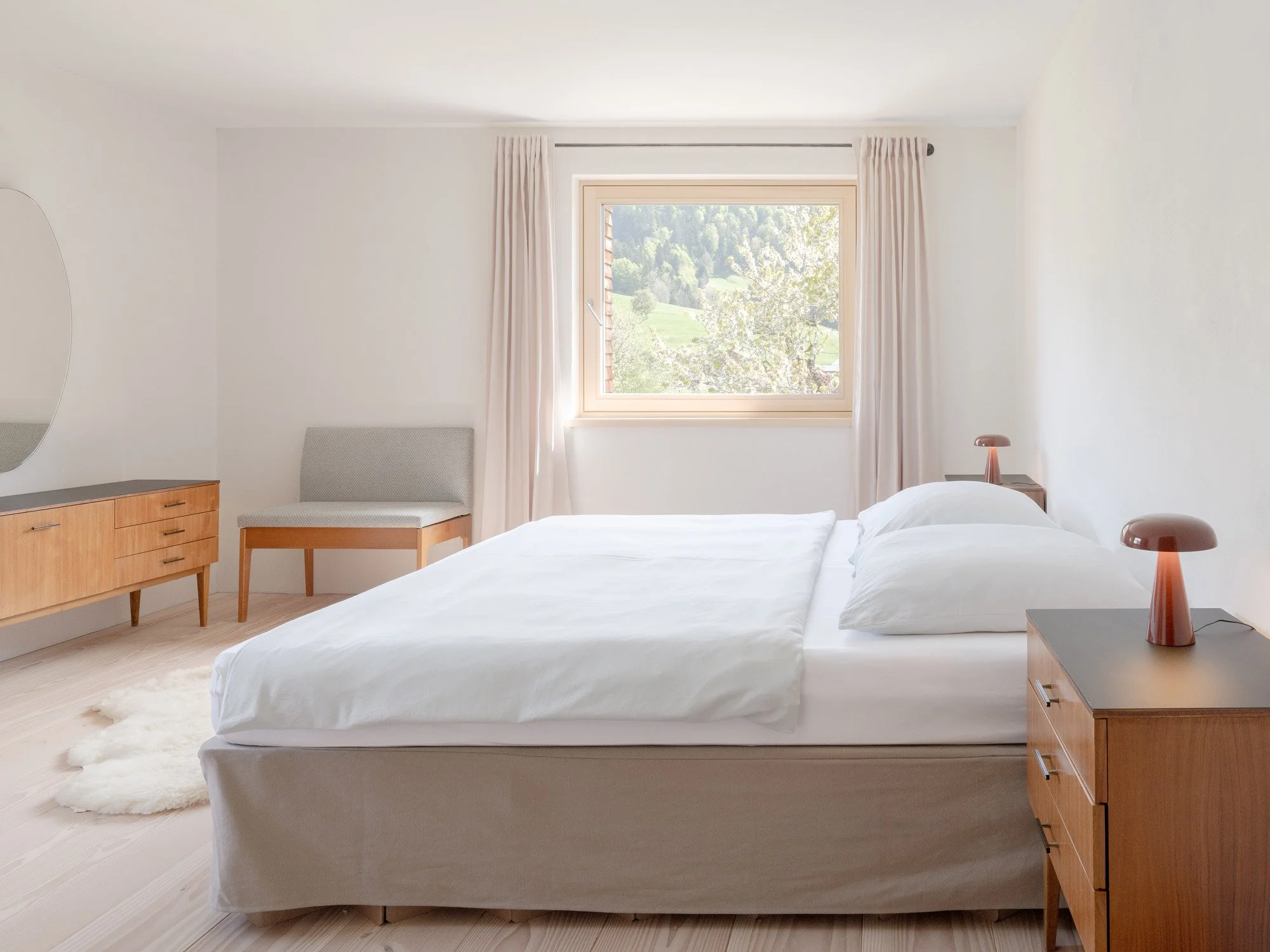 Haus-des-Onkels_Dorfblick-A_Schlafzimmer_01.jpg