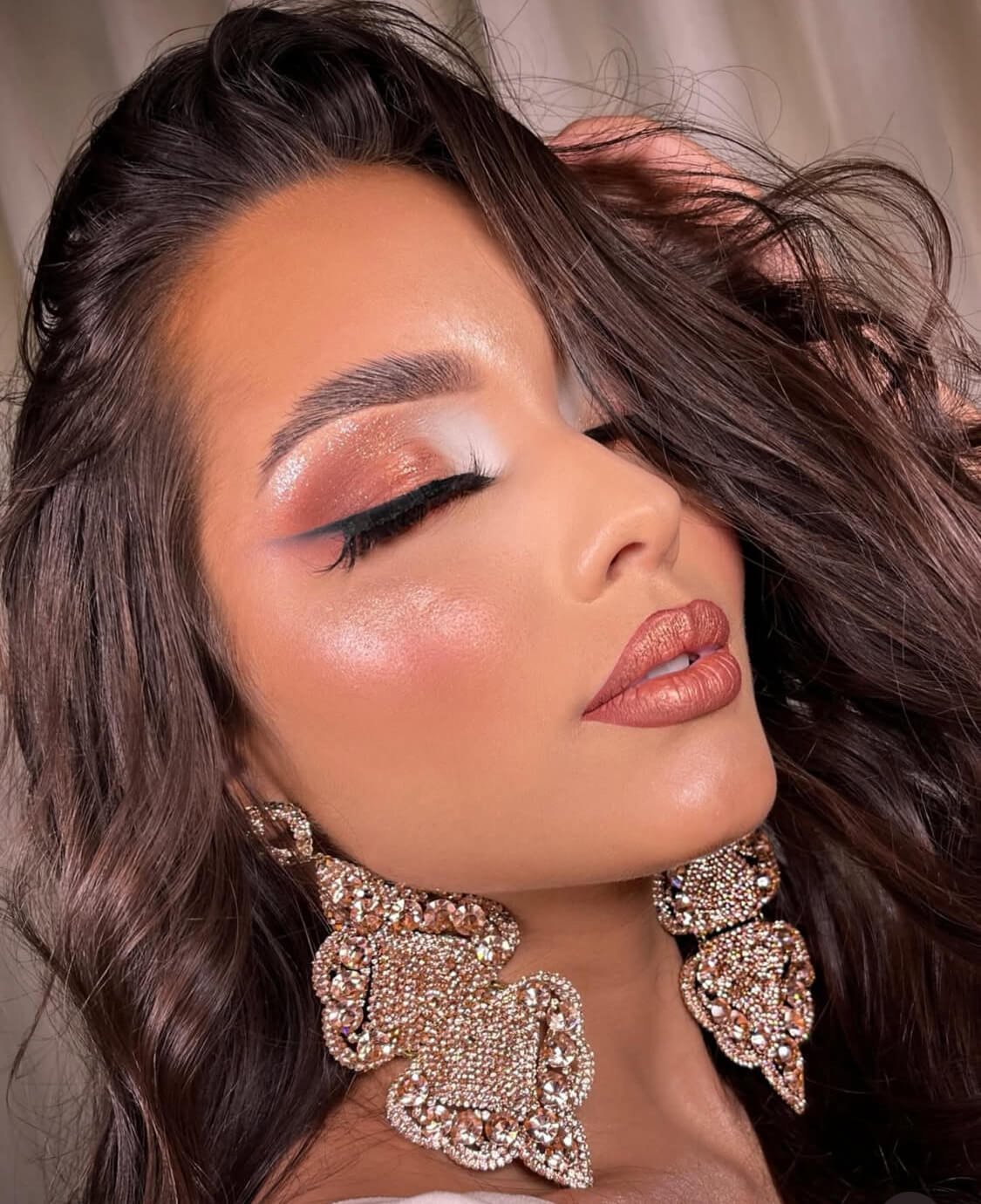 editorial-bridal-makeup-main-line.jpg