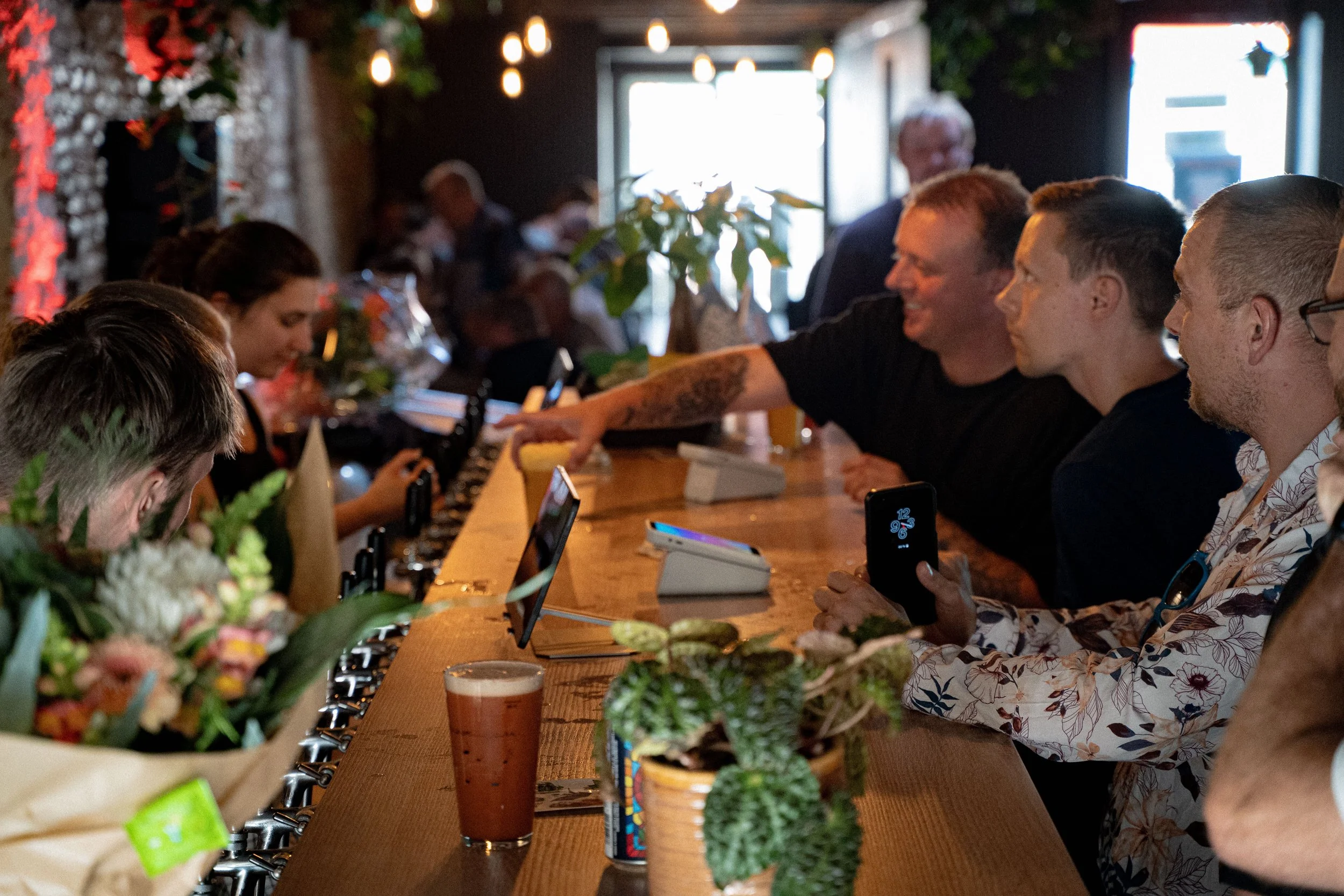 Servicering af mennesker på Stepping Stone Kolding Bar