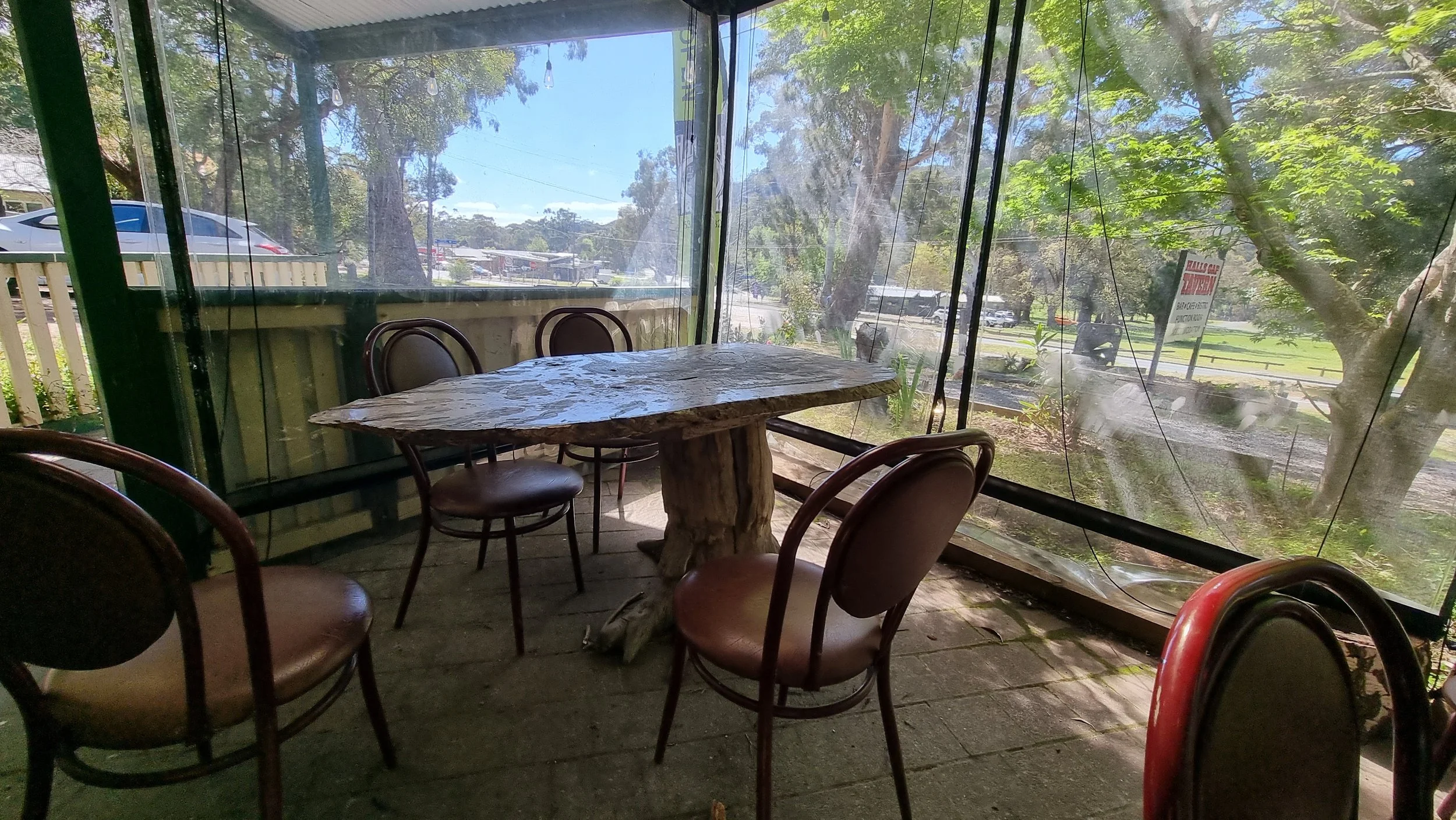 グランピアンズ国立公園ツアー、ランチエリアからの景色。高級コースランチ。高級グランピアンズツアー、プライベート日本語ツアー。Grampians National Park, View from Lunch area.  Private luxurious Melbourne tour.