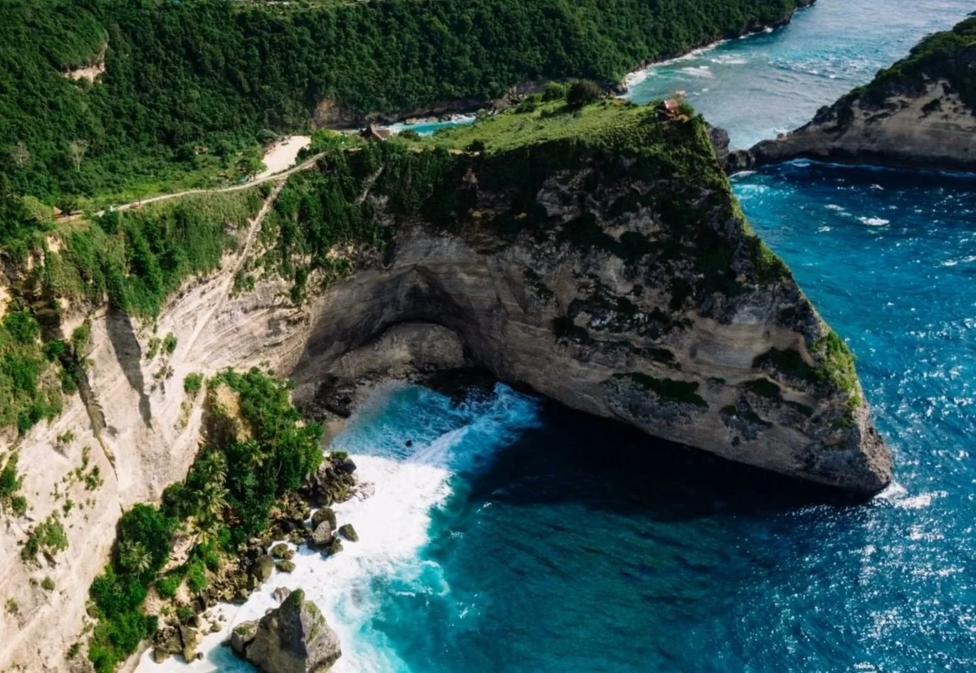Explore Nusa Penida & Diamond Beach from the coastline