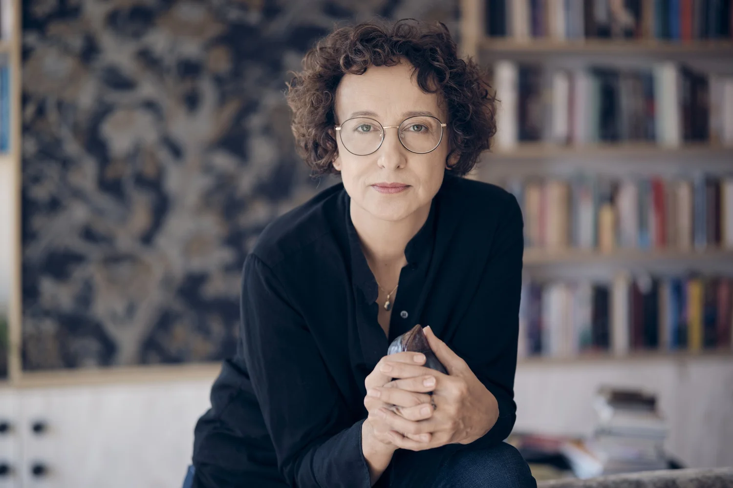 Małgorzata Sikorska-Miszczuk in front of bookshelves