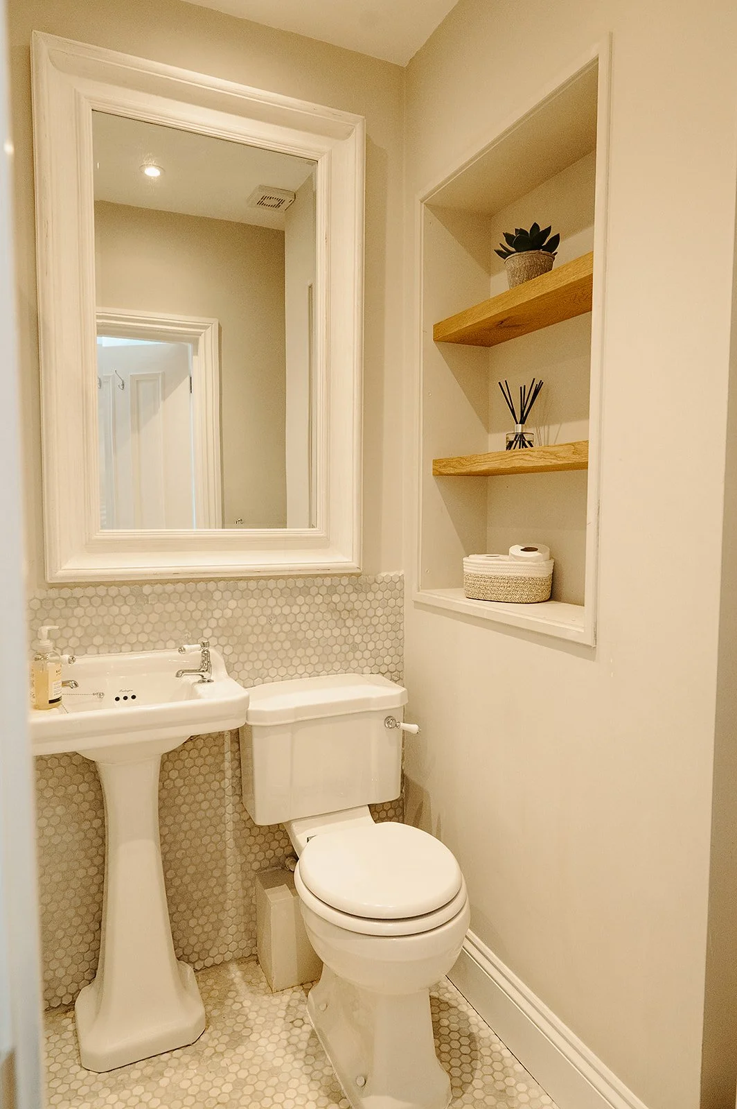 Cloakroom at Lambourne House