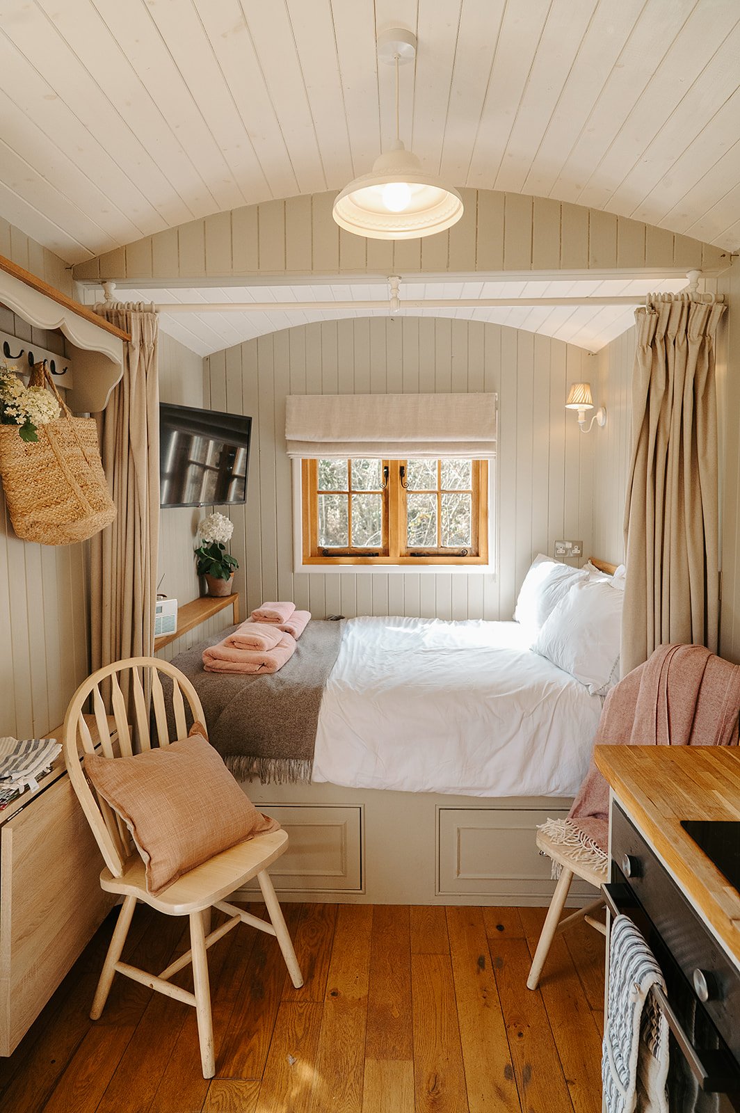 Cosy at Lambourne Dell 