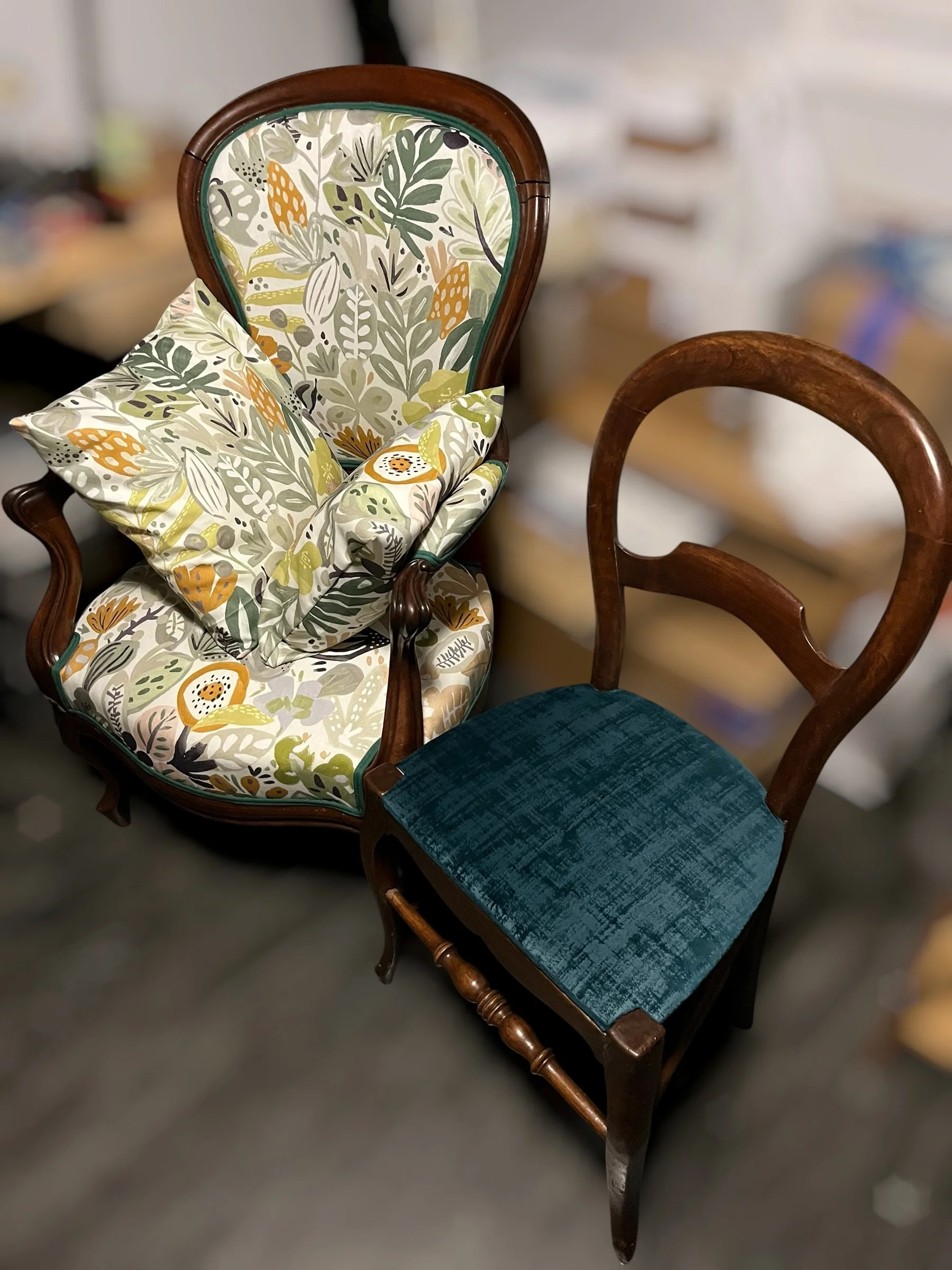 Fauteuil Louis-Philippe et coussins