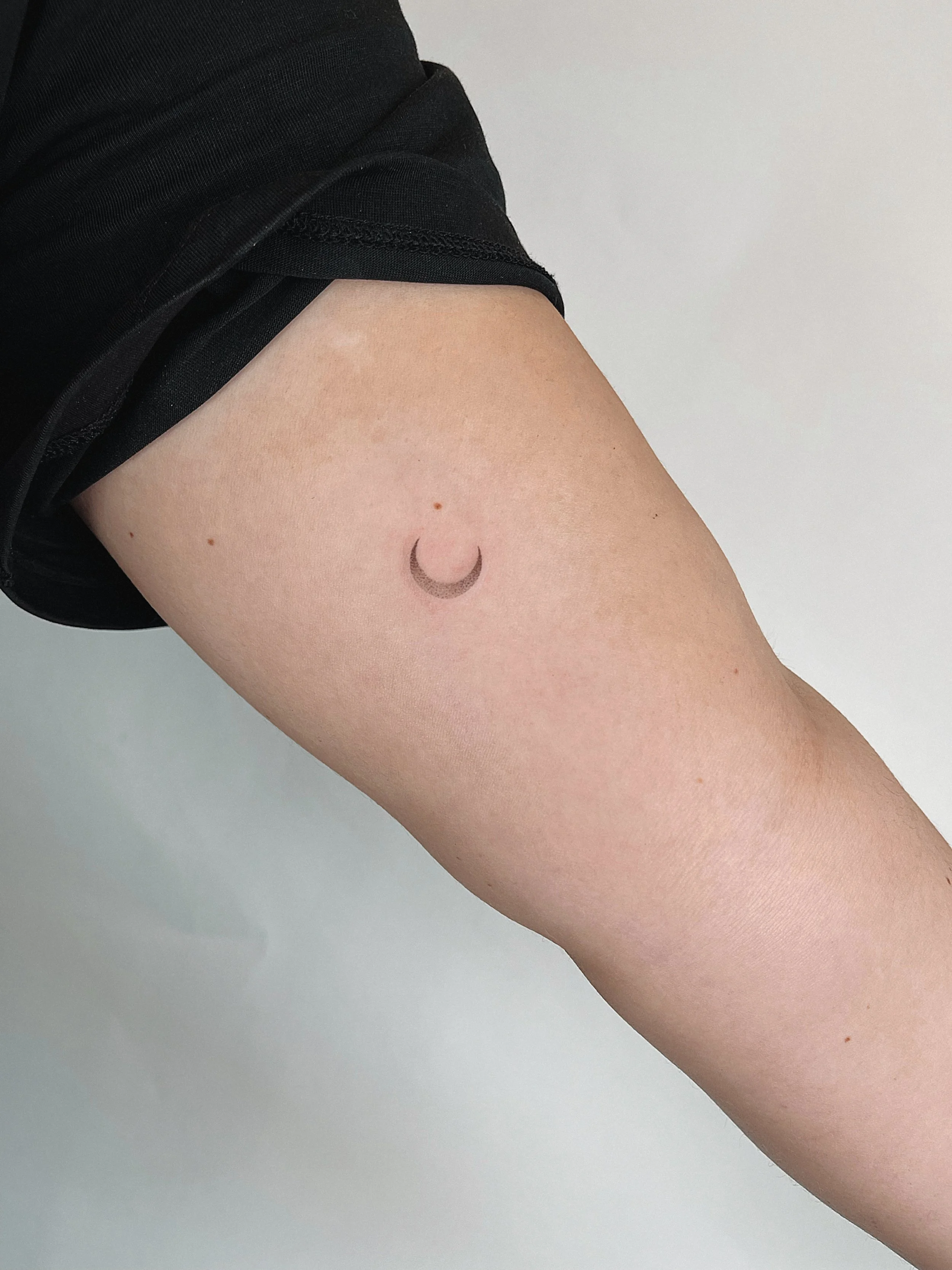 Crescent next to Freckle