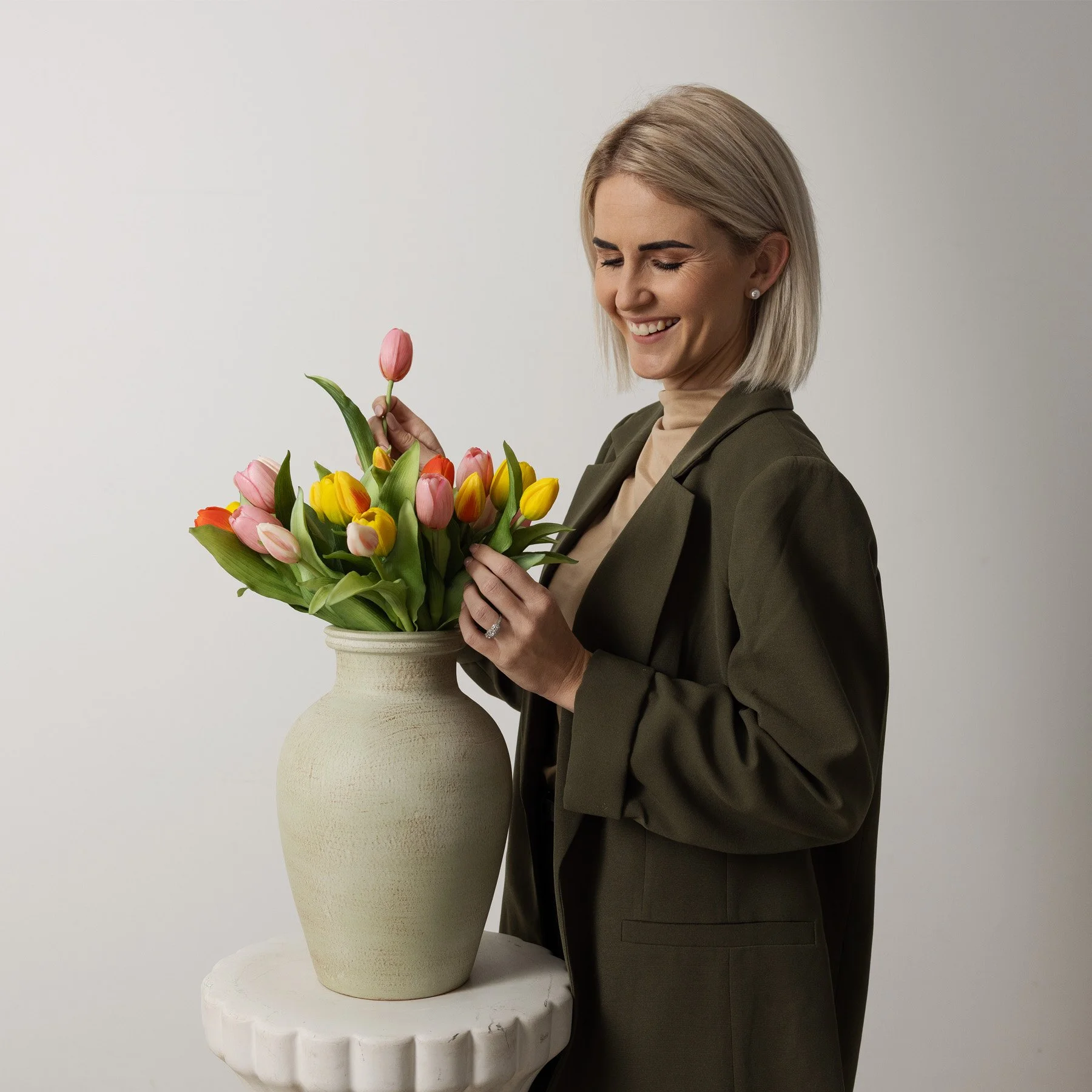 Arranging Blume & Blossom faux silk tulips