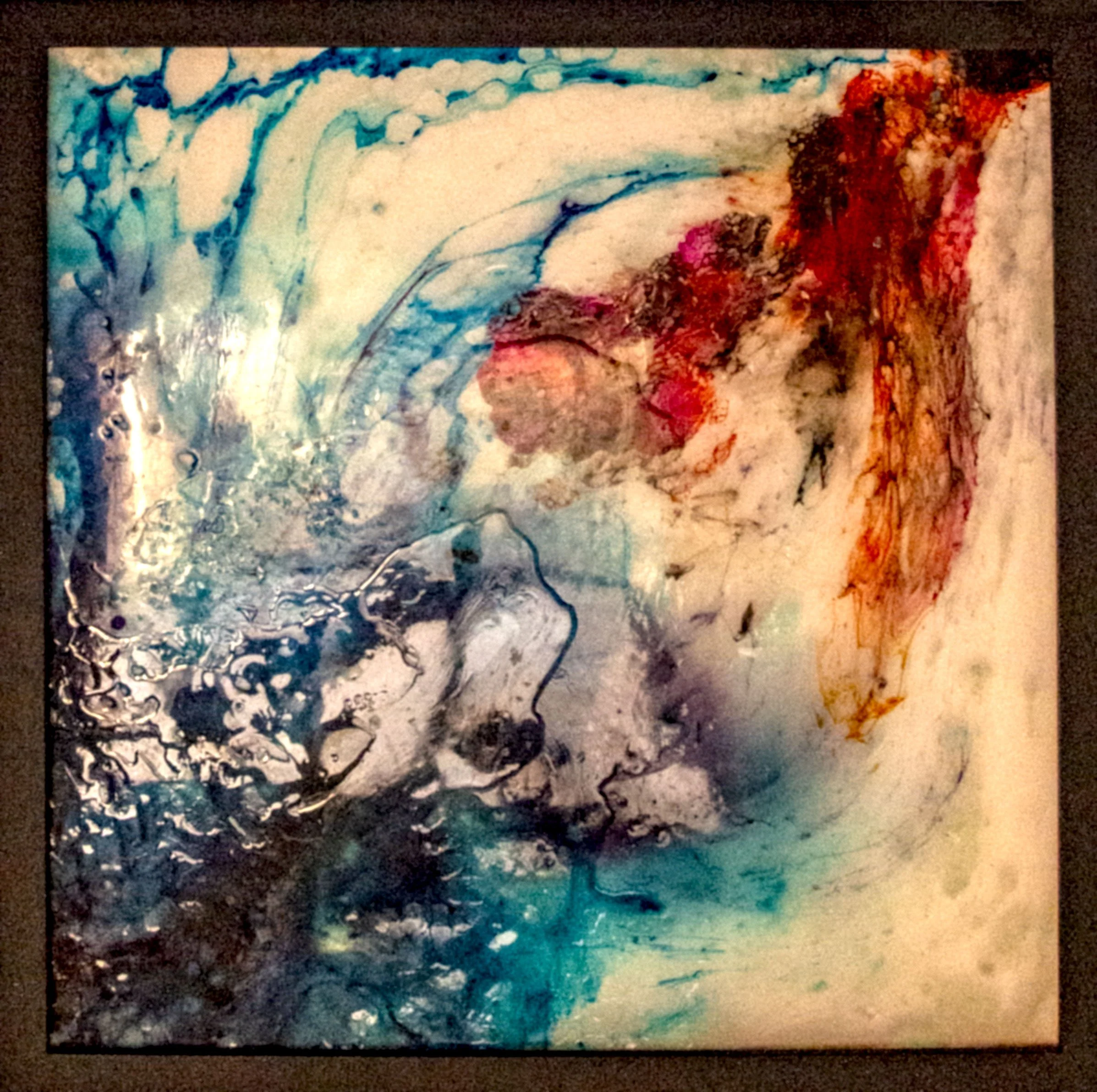 Seashore sunrise
2018
Resin and luminous pigments
90cm x 90cm