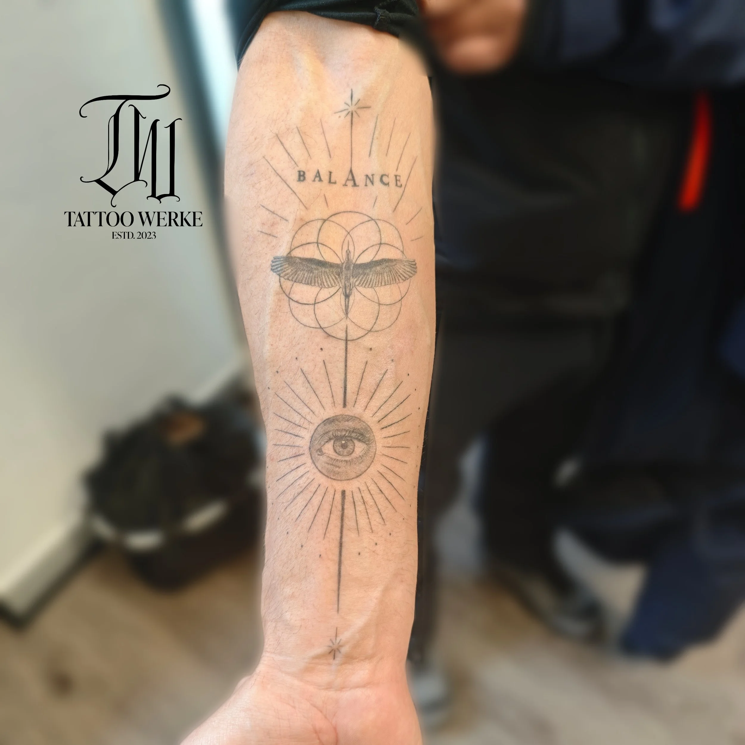 Mein Kunde hat sich ein Fineline Tattoo auf seinen Unterarm gewünscht, welches  realistische, kleine Elemente beinhaltet. 
Perfekt ausbalanciert, erhält jedes Element seinen Raum, welches die Bedeutung "BALANCE" unterstreicht. 