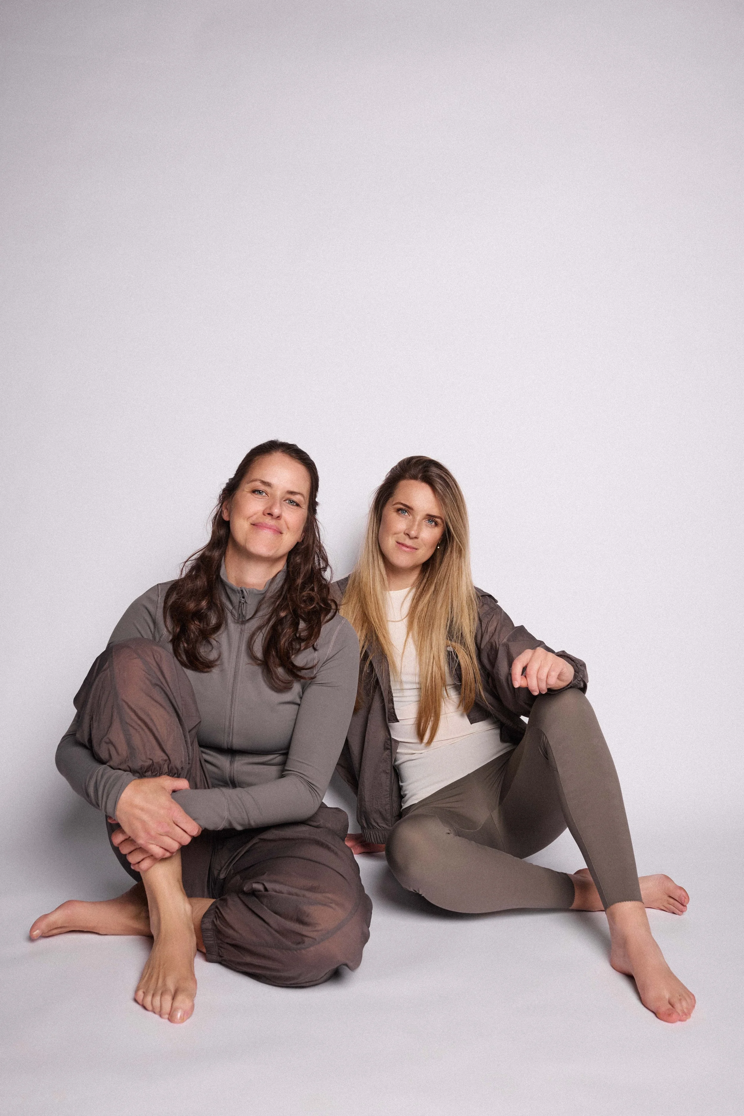 Johanna und Leni, Gründerinnen des Sync Club Yoga- und Pilates-Studios in Linz.