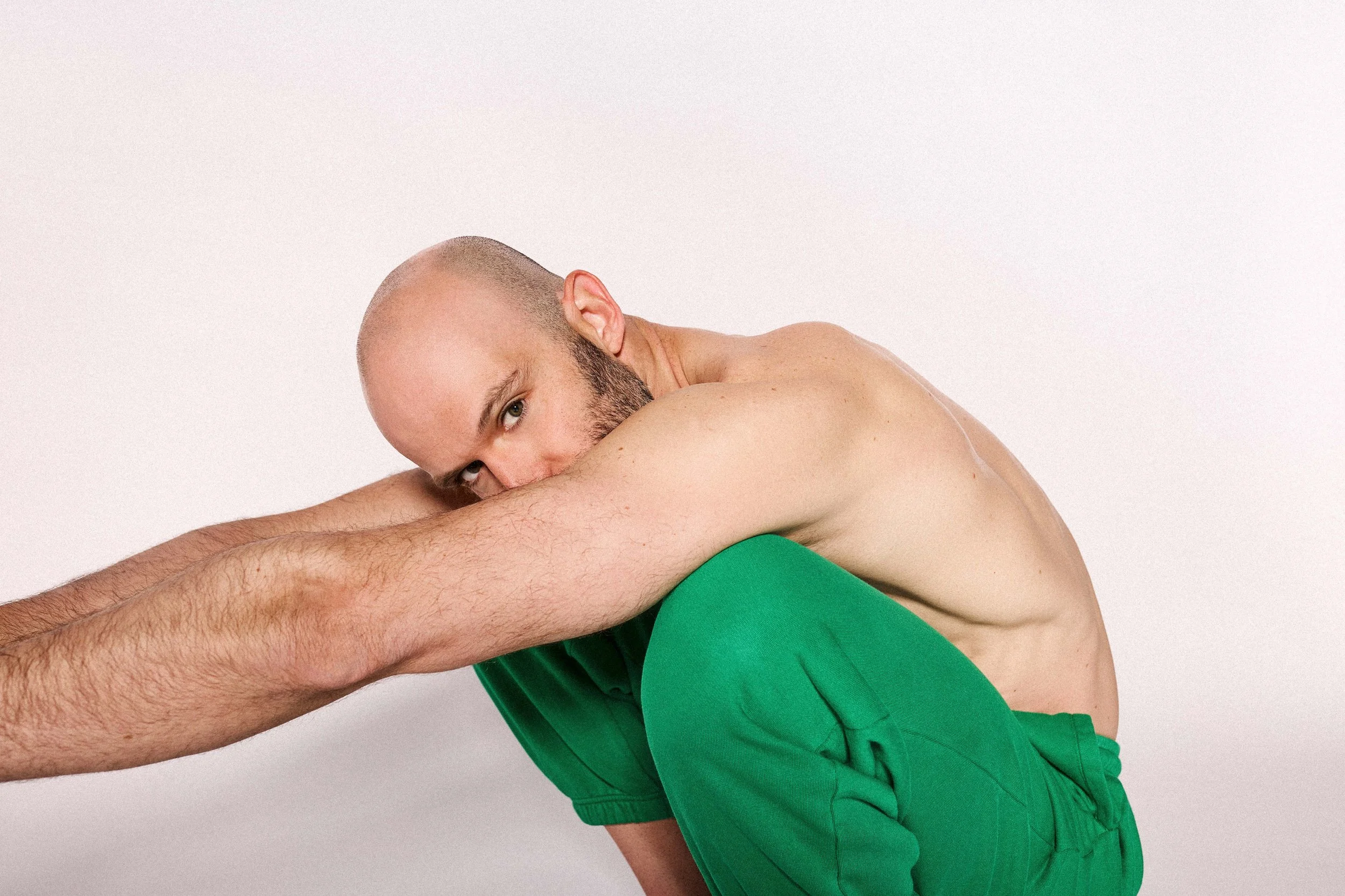 Teilnehmer bei einer Vinyasa-Yoga-Class im Sync Club Yoga Studio in Linz.
