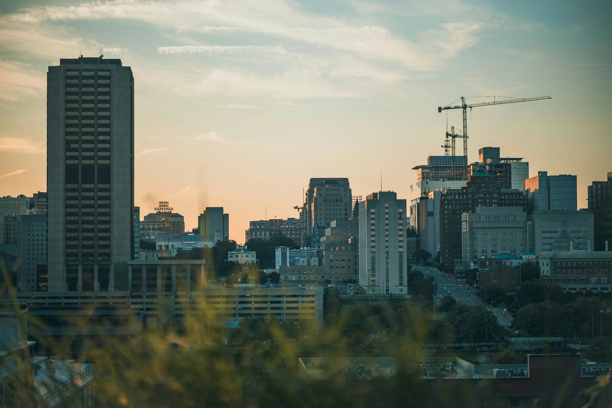 Image of the skyline of Richmond. Filled with small business owners.