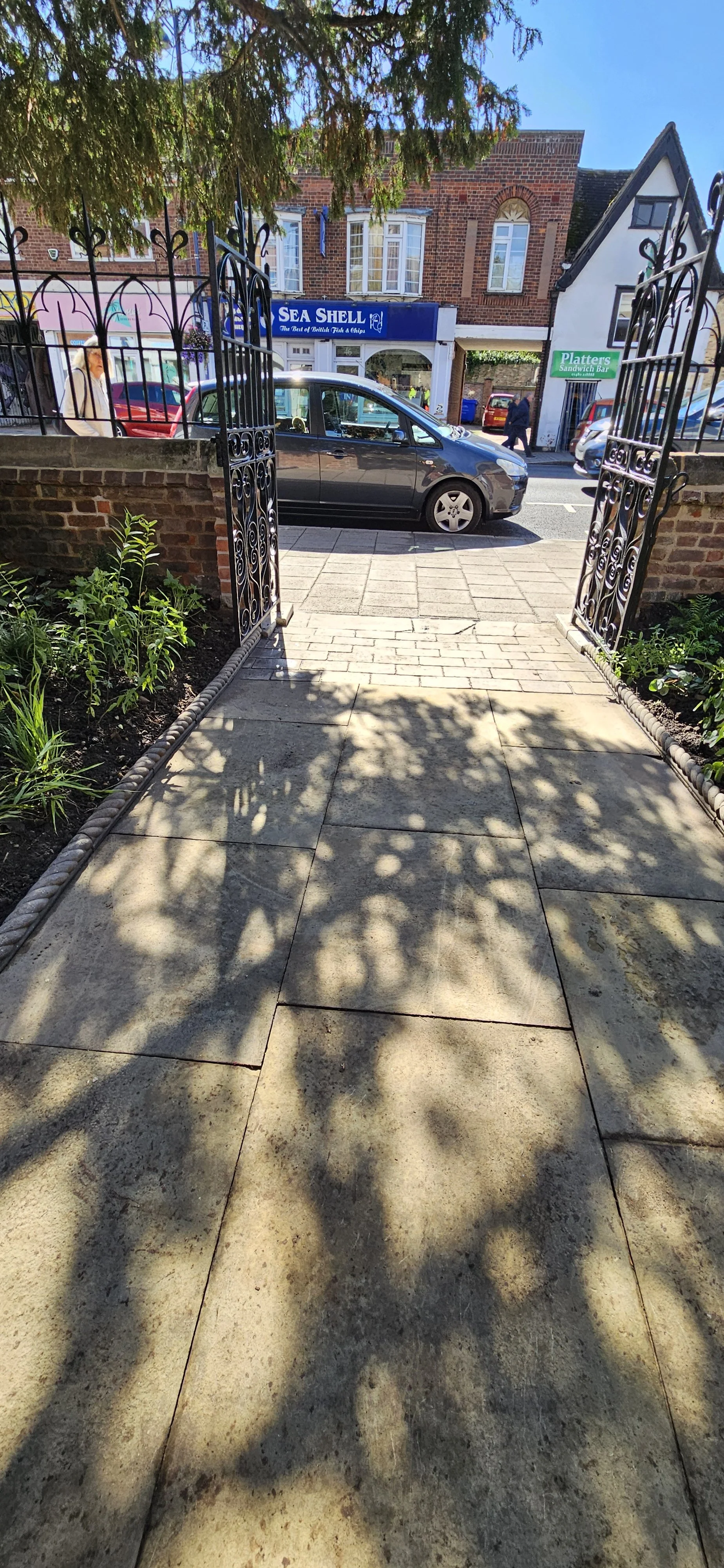 View of the Moores Walk Garden facing the High Street