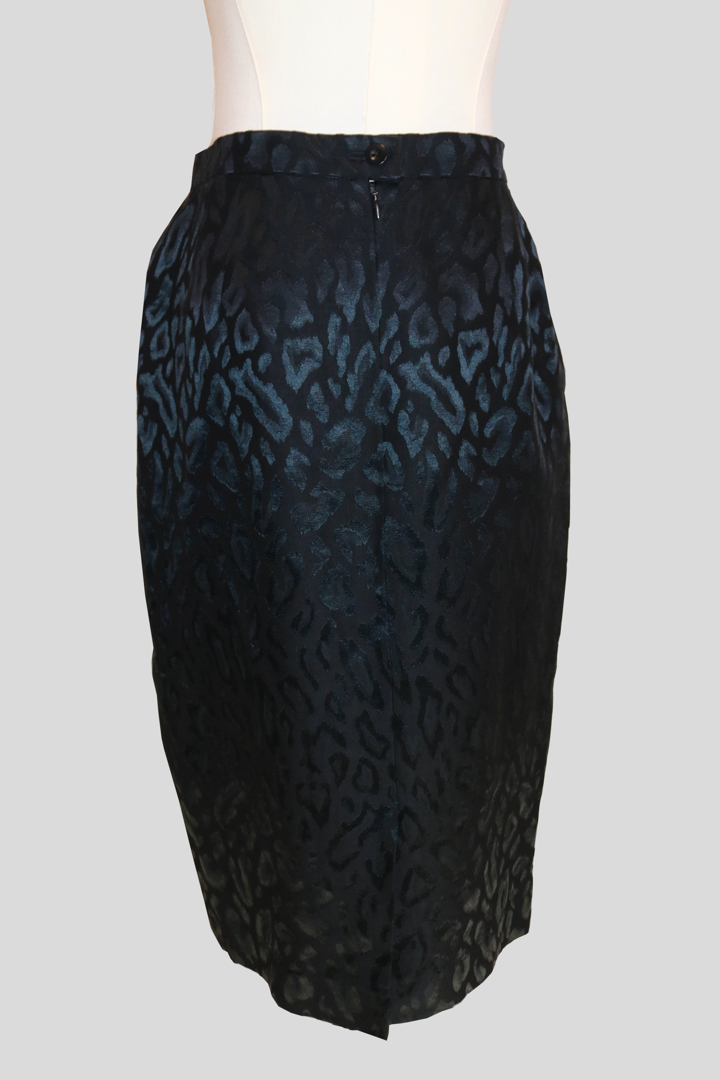 escada-wool-silk-jaquard-pencil-skirt-back.PNG