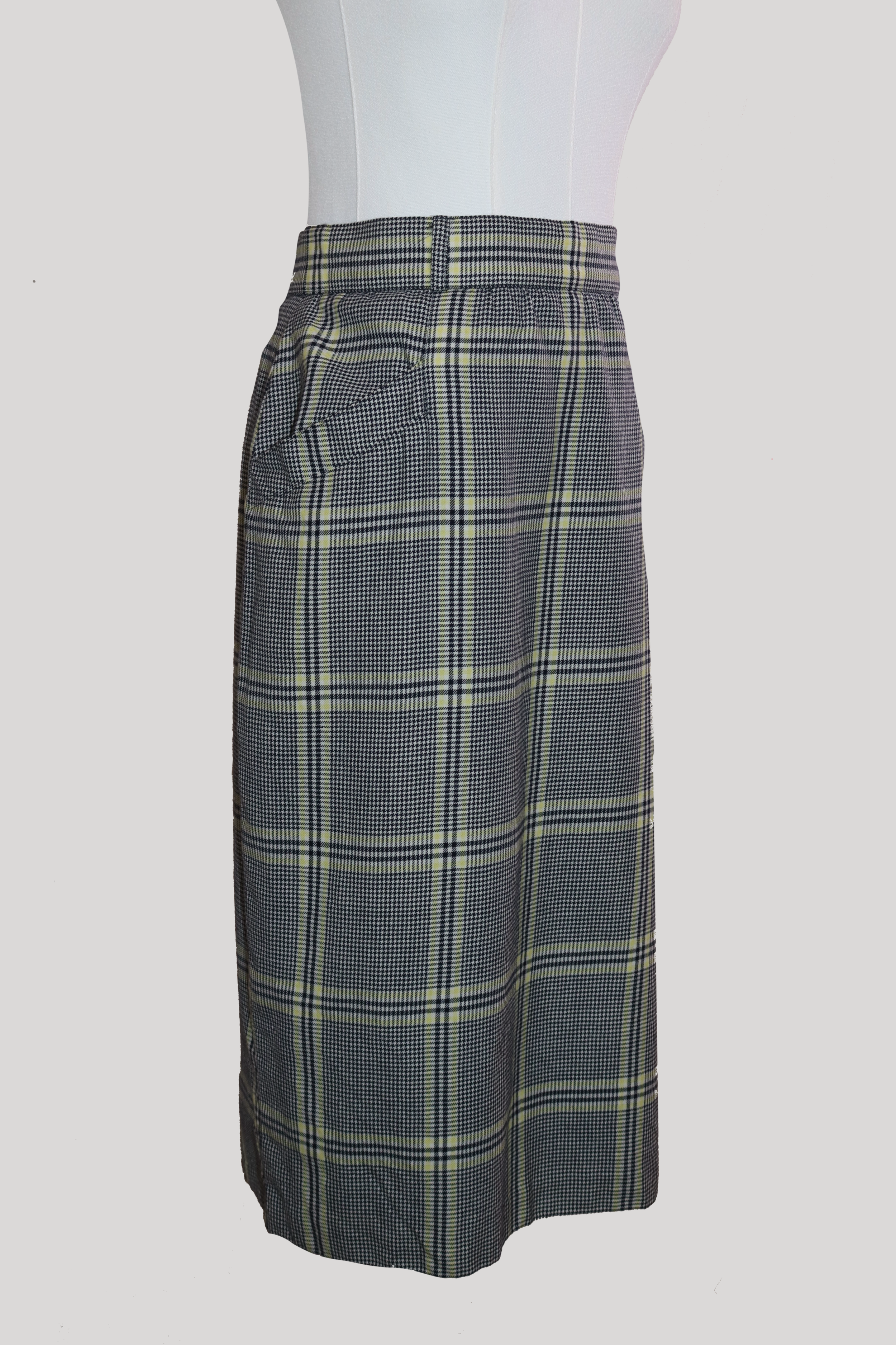 escada-glenplaid-pencil-left.PNG