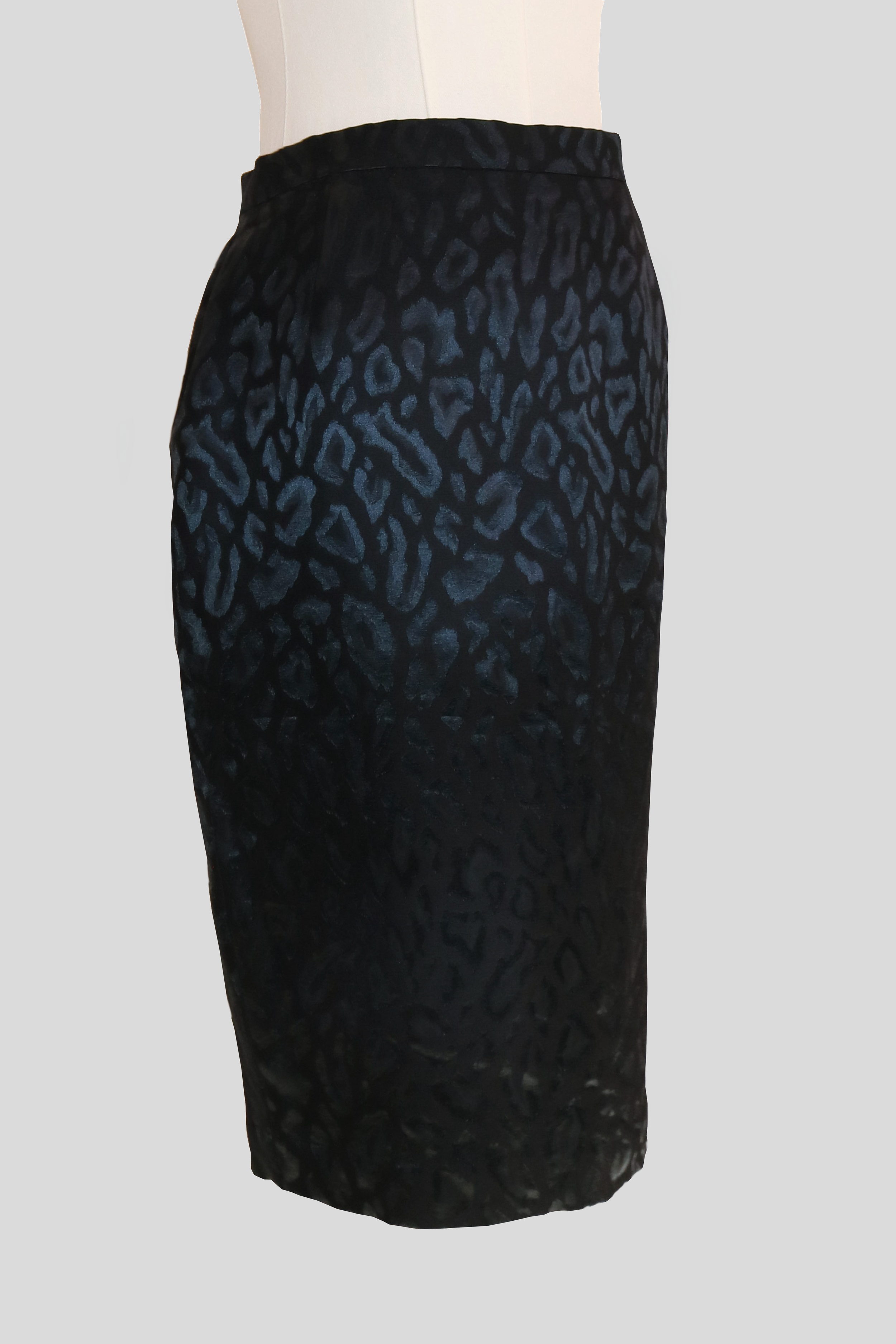 escada-wool-silk-jaquard-pencil-skirt-left.PNG