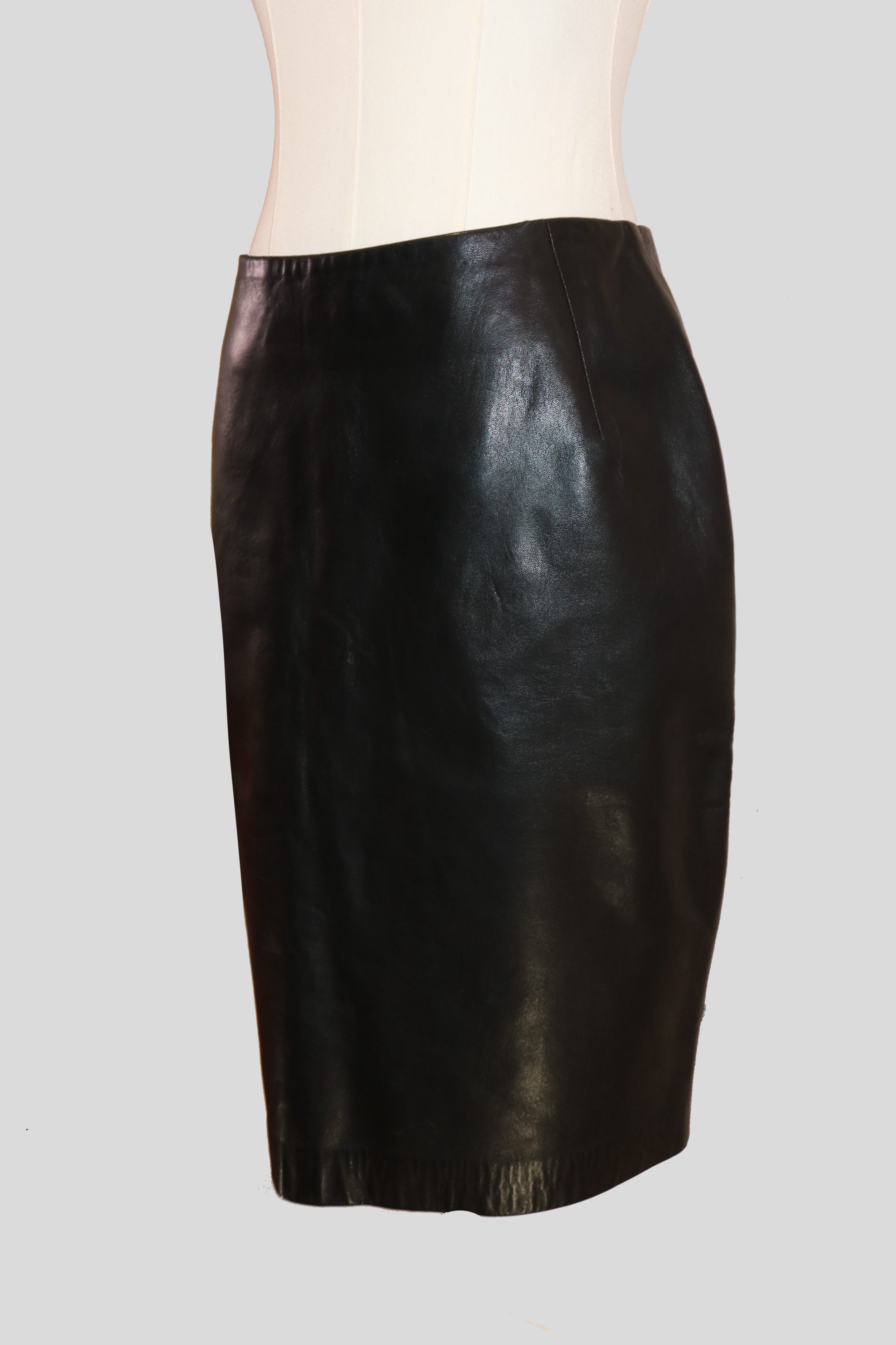 donna-karan-black-leather-skirt-right.PNG