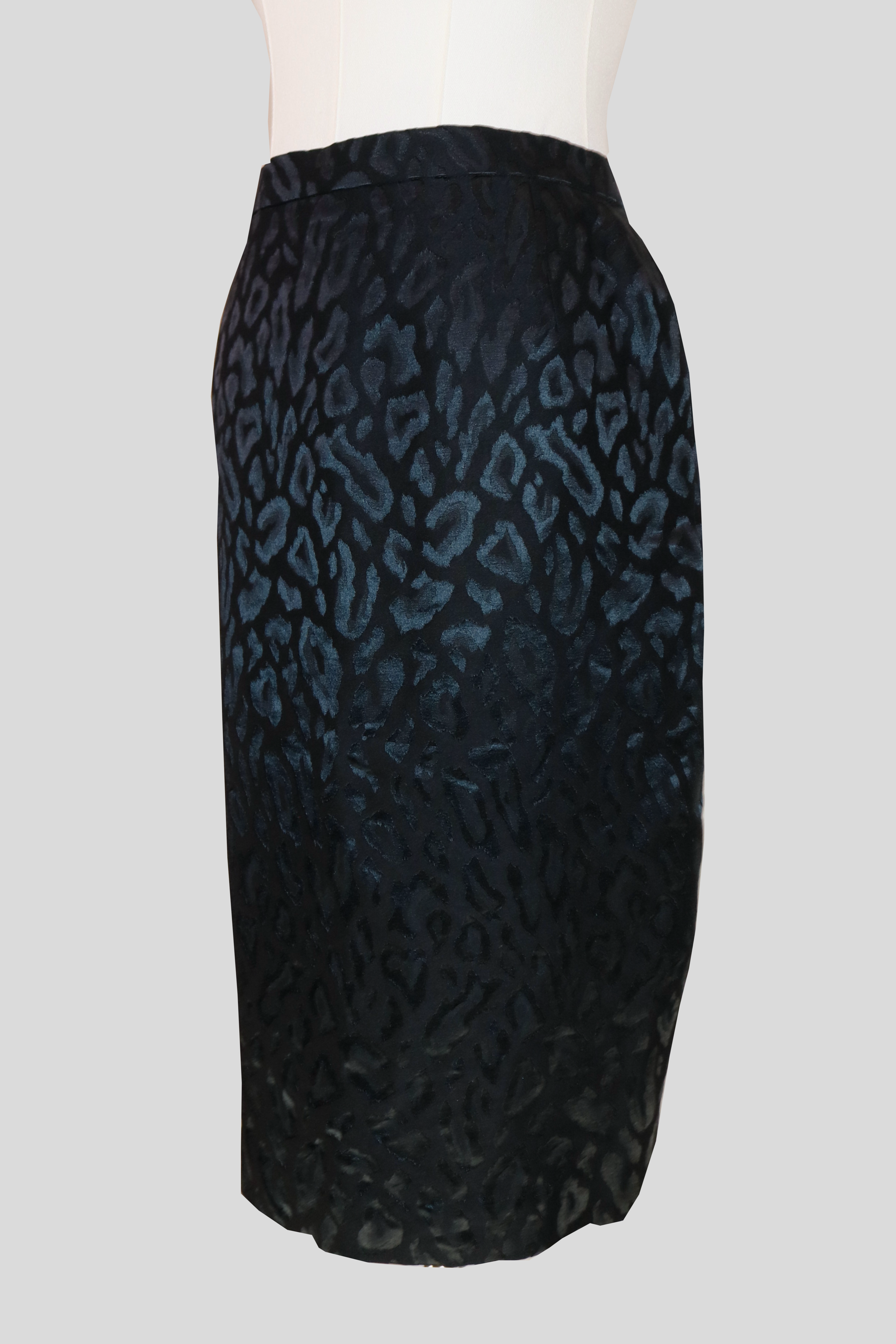 escada-wool-silk-jaquard-pencil-skirt-right.PNG