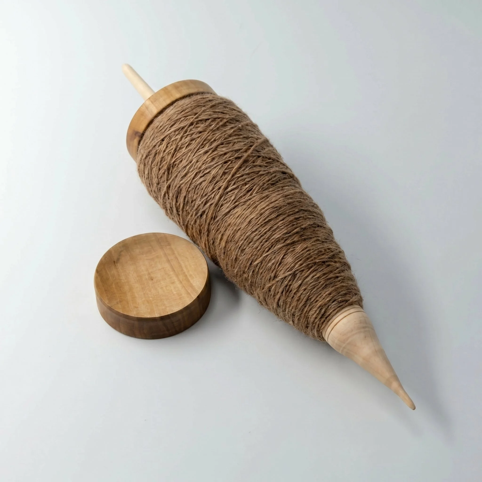 Supported Spindel beim Spinnen feiner Garne – geeignet für Wolle, Seide, Alpaka