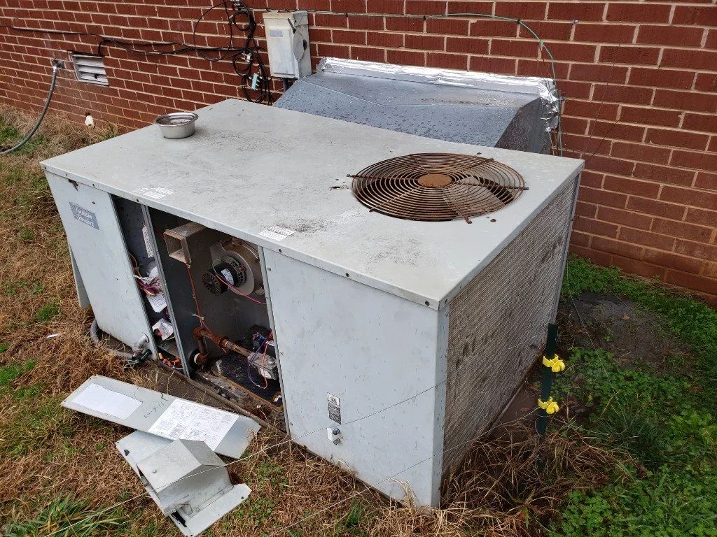 Picture of an old HVAC unit for a before HVAC instillation picture
