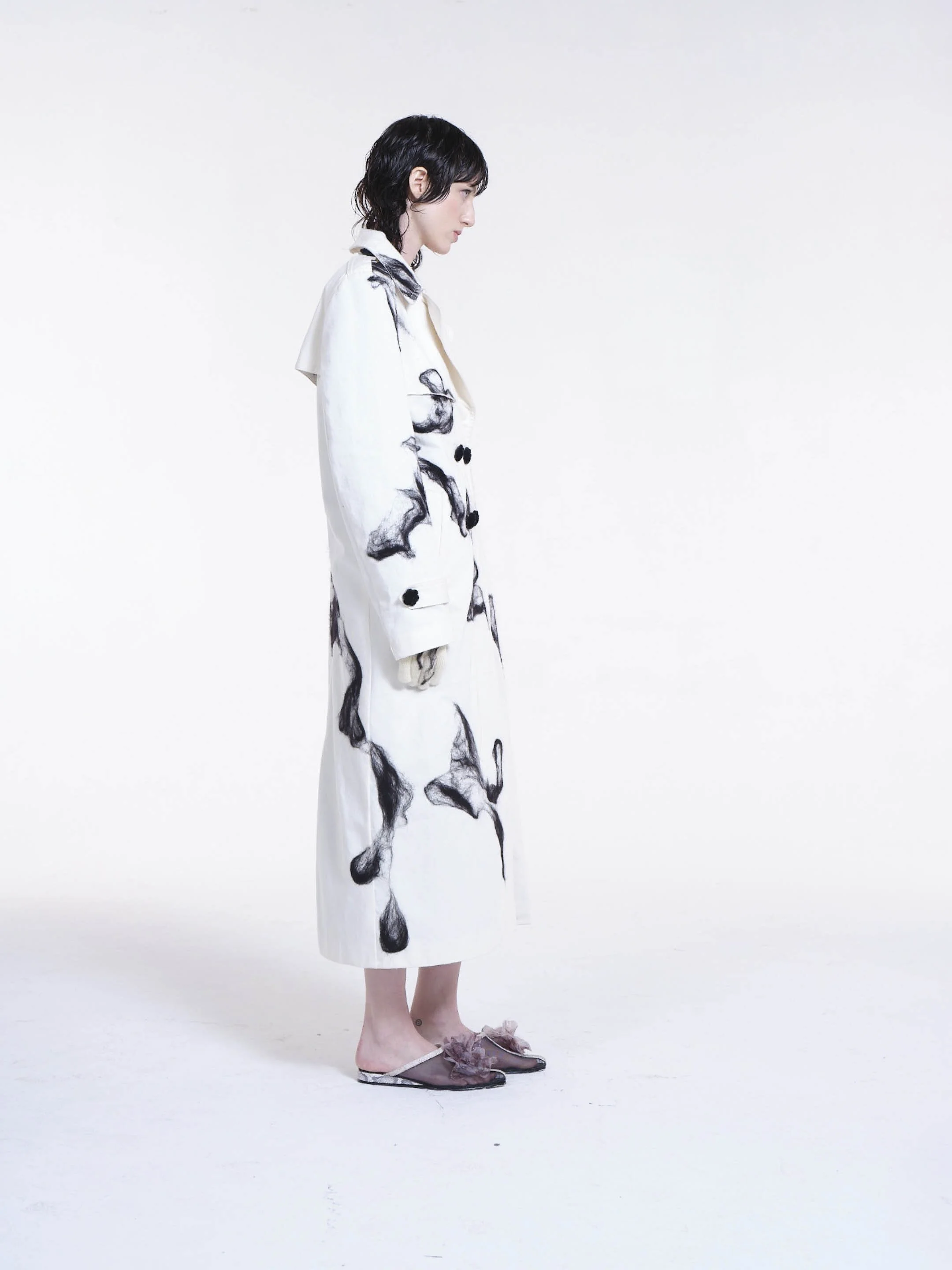 Clara Pinto Mudlark Trench Coat – side profile showing loose fit, shoulder pads and double-breasted silhouette