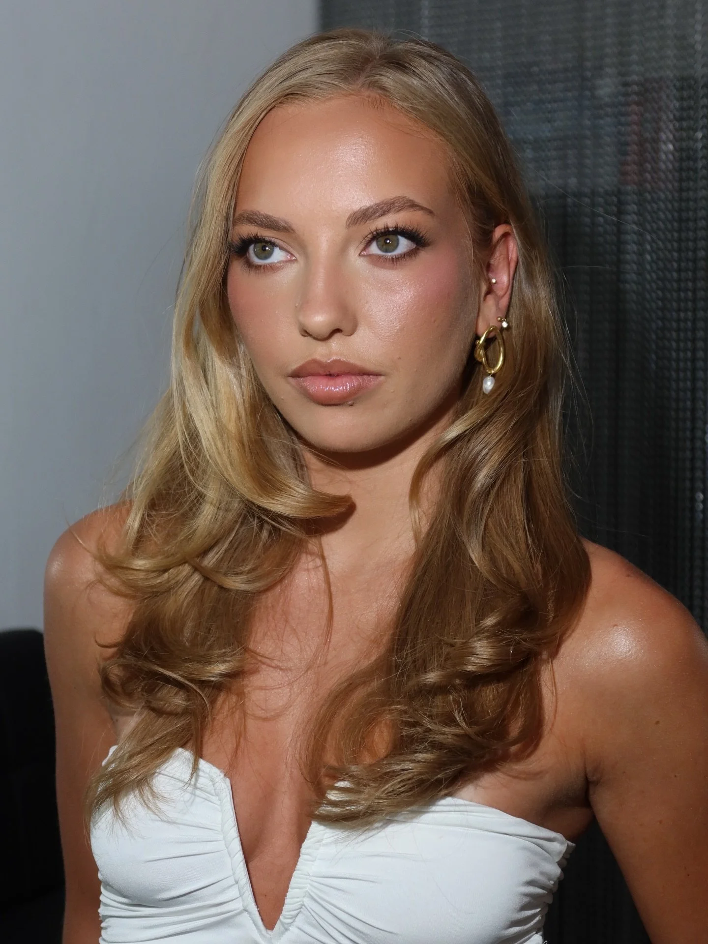 My final look at @stephpiazzamakeupartist &lsquo;s workshop 
So grateful to learn from such a talented artist 🤍

Model : @chloehartshornn 

#melbournemakeupartist #bridalmakeupartist #makeuplooks #melbournemua