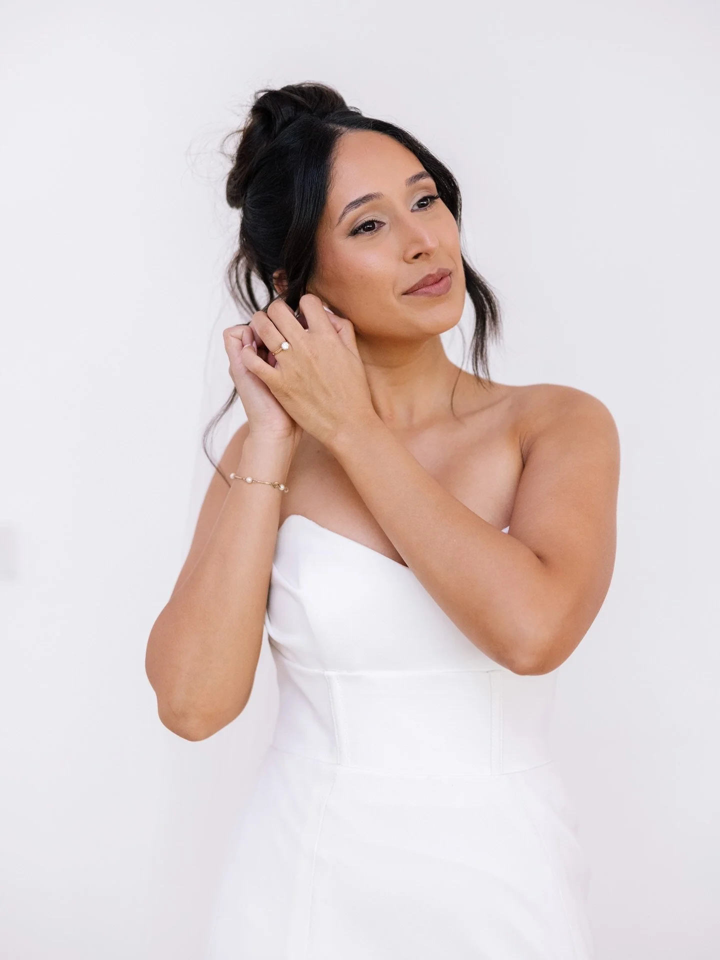 Ellyse&rsquo;s Wedding day 🤍💍

Makeup: @bybella.artistry 
Photographer : @love.and.other