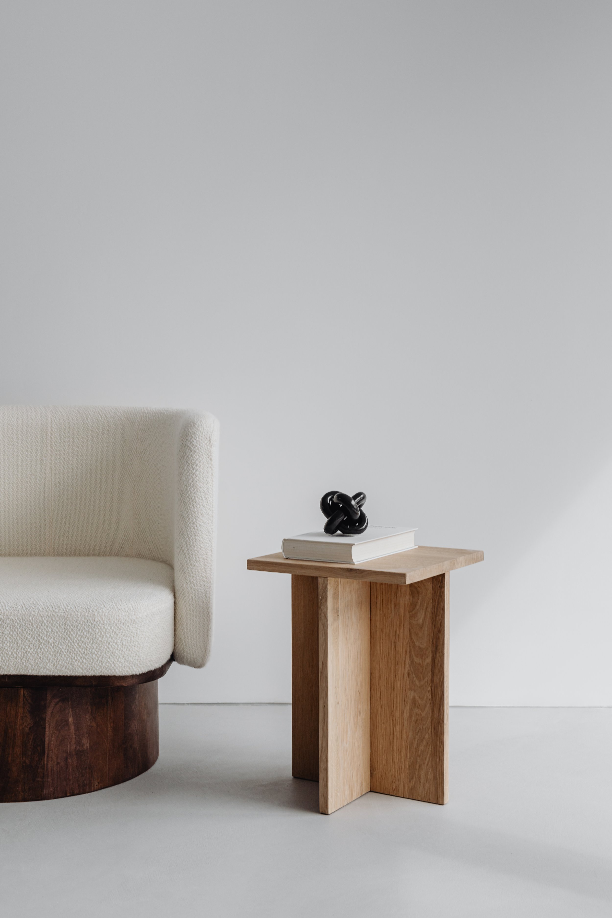 kaboompics_modern-oak-side-table-armchair-with-light-boucle-fabric-minimalist-interior-book-26056.jpg