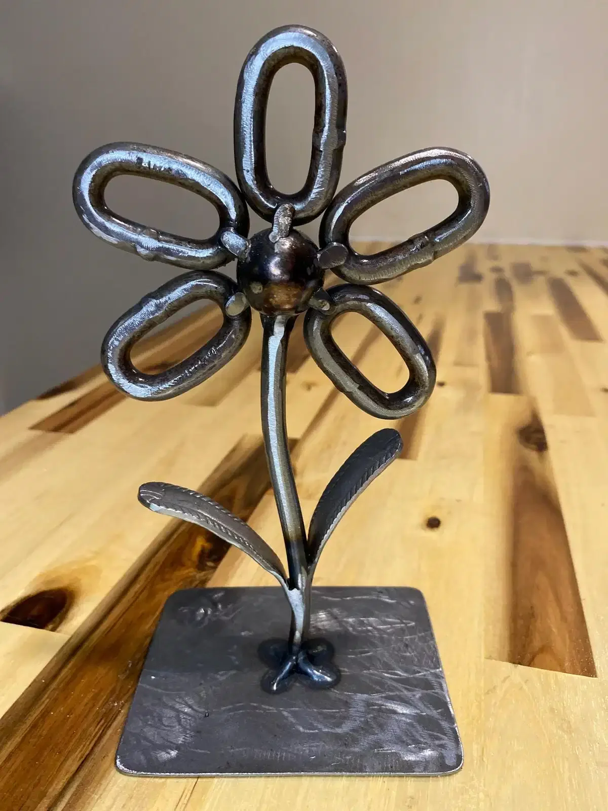 Welded_Scrap_Metal_Flower_1764567367915_gm_optimized.webp