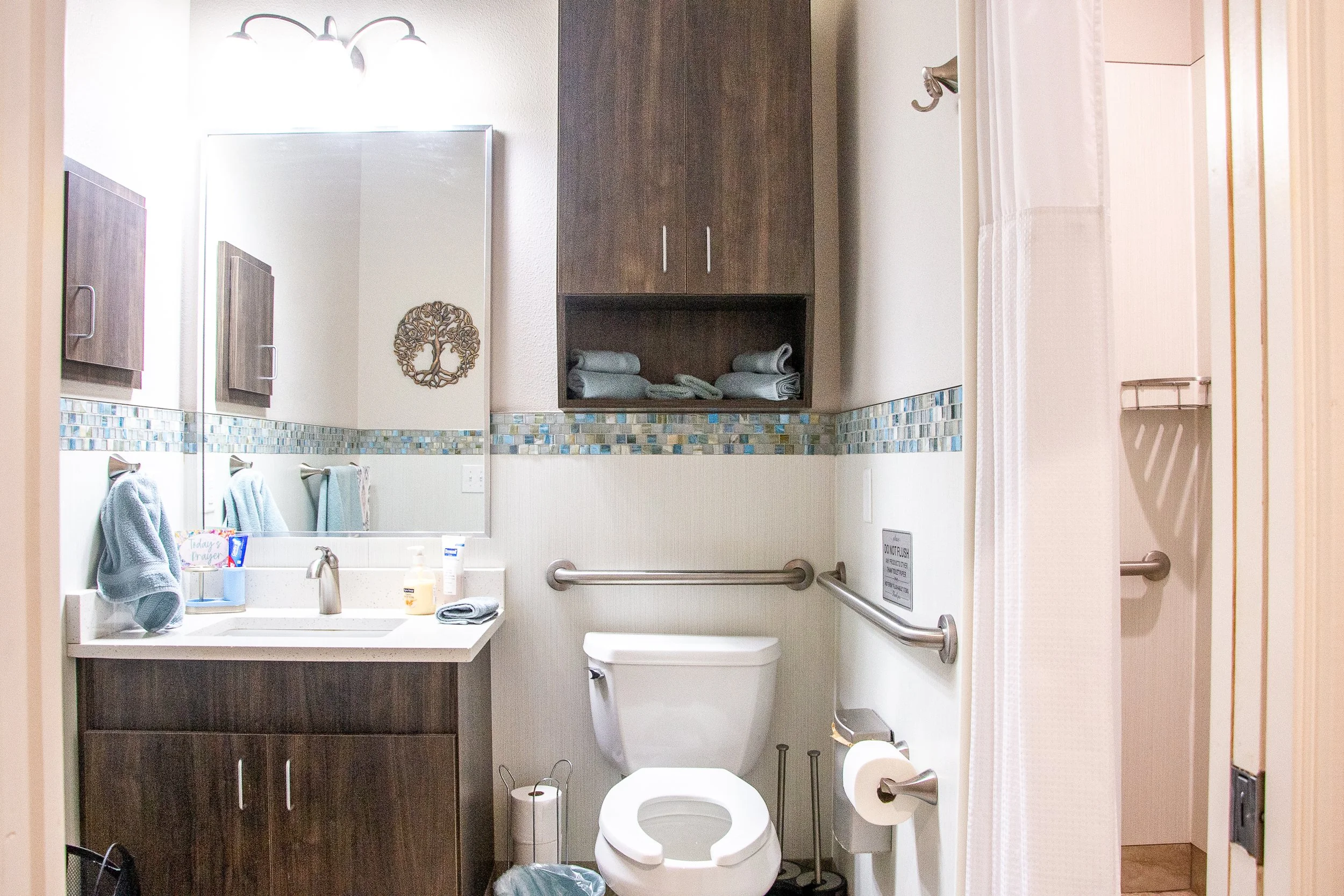 Suite bathroom