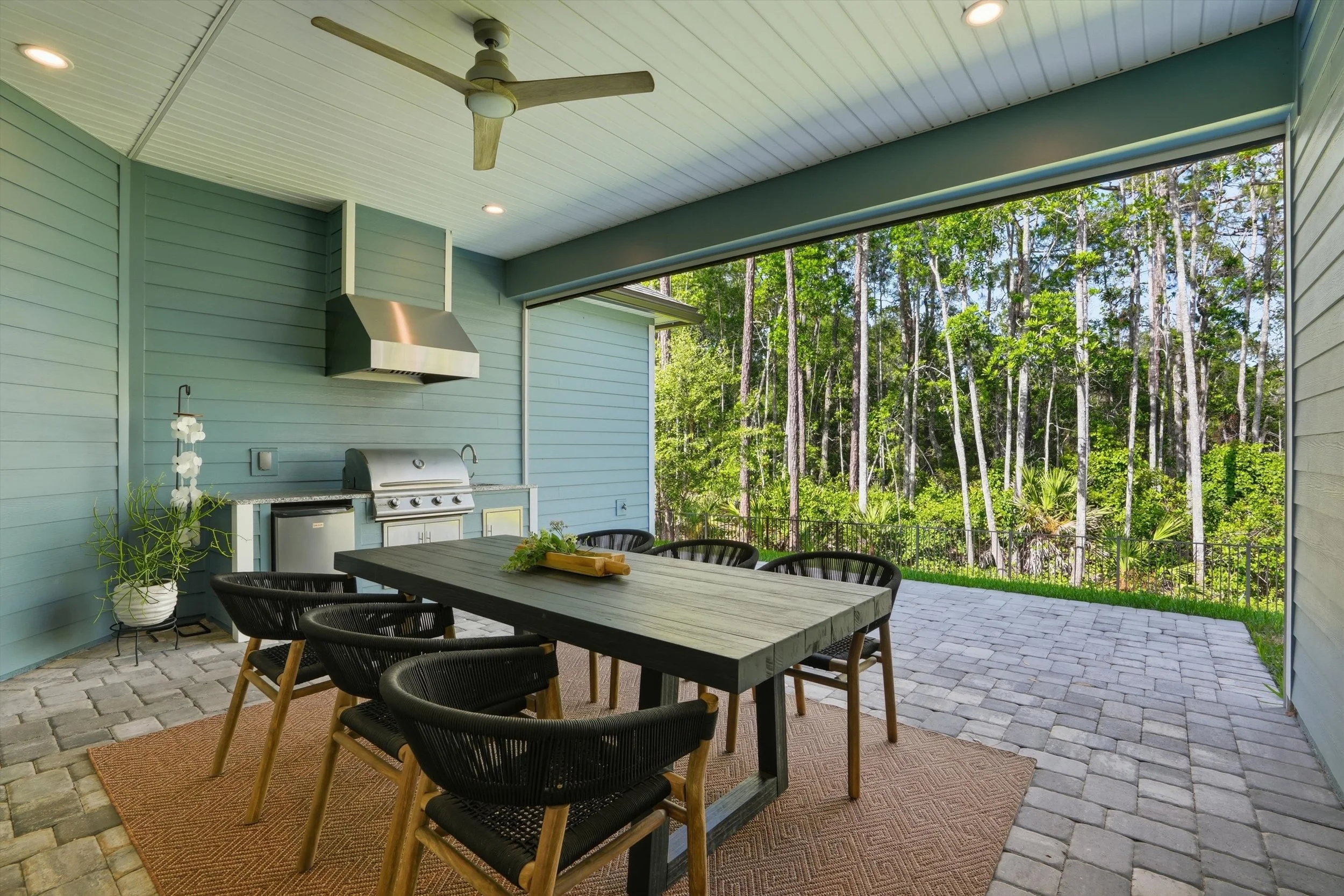46-Covered Patio.jpg