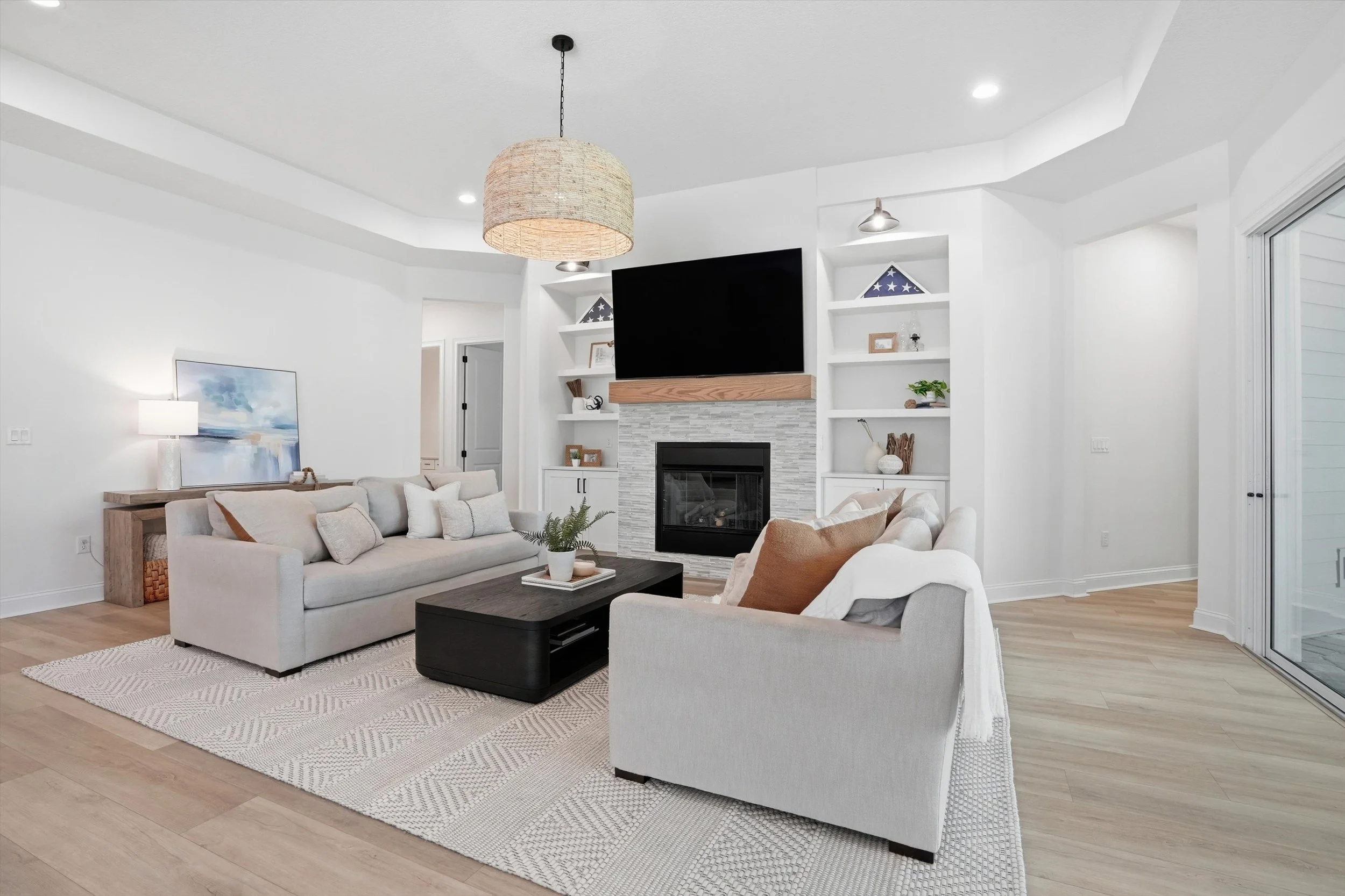 20-Living Room.jpg