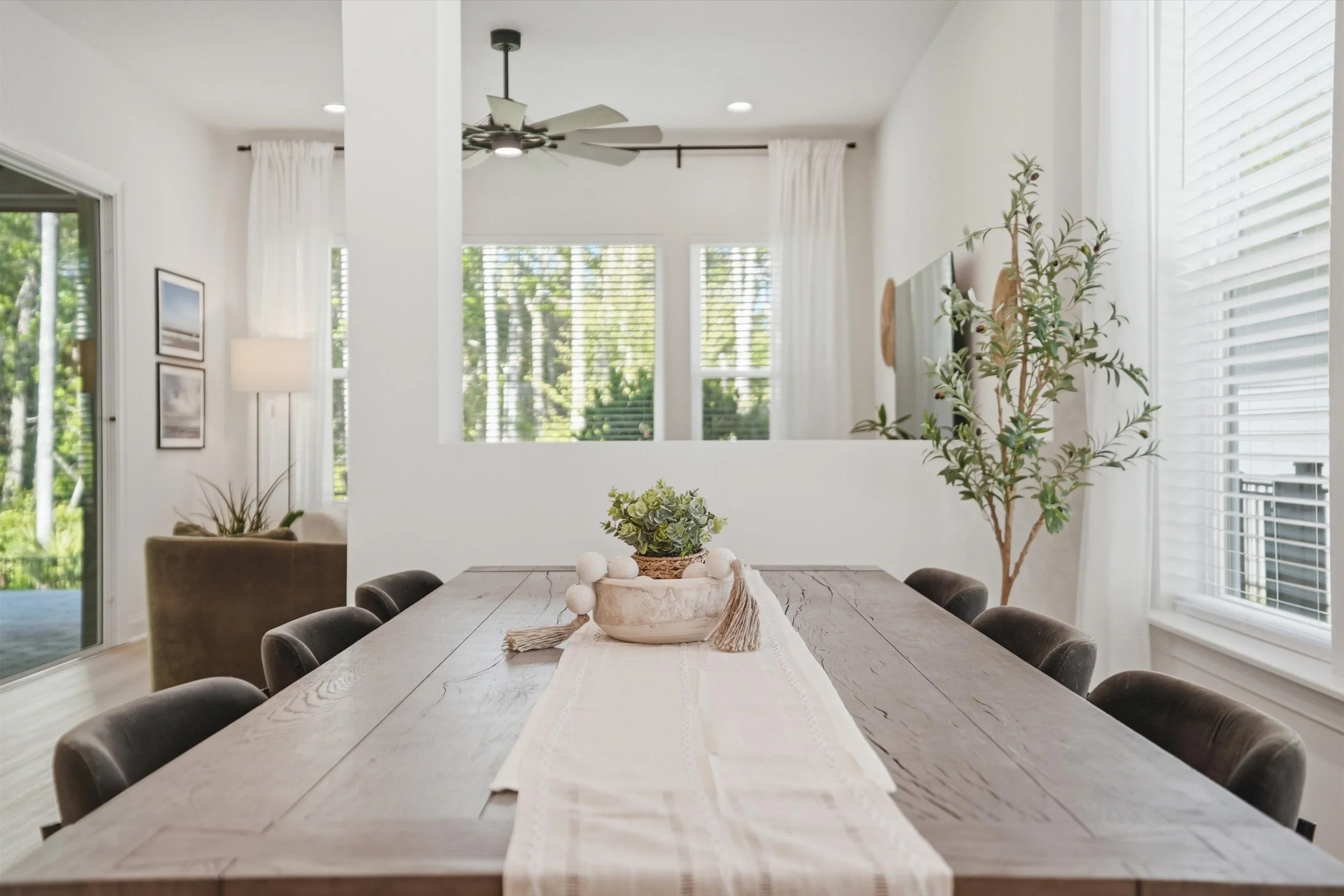 17-Dining Detail.jpg