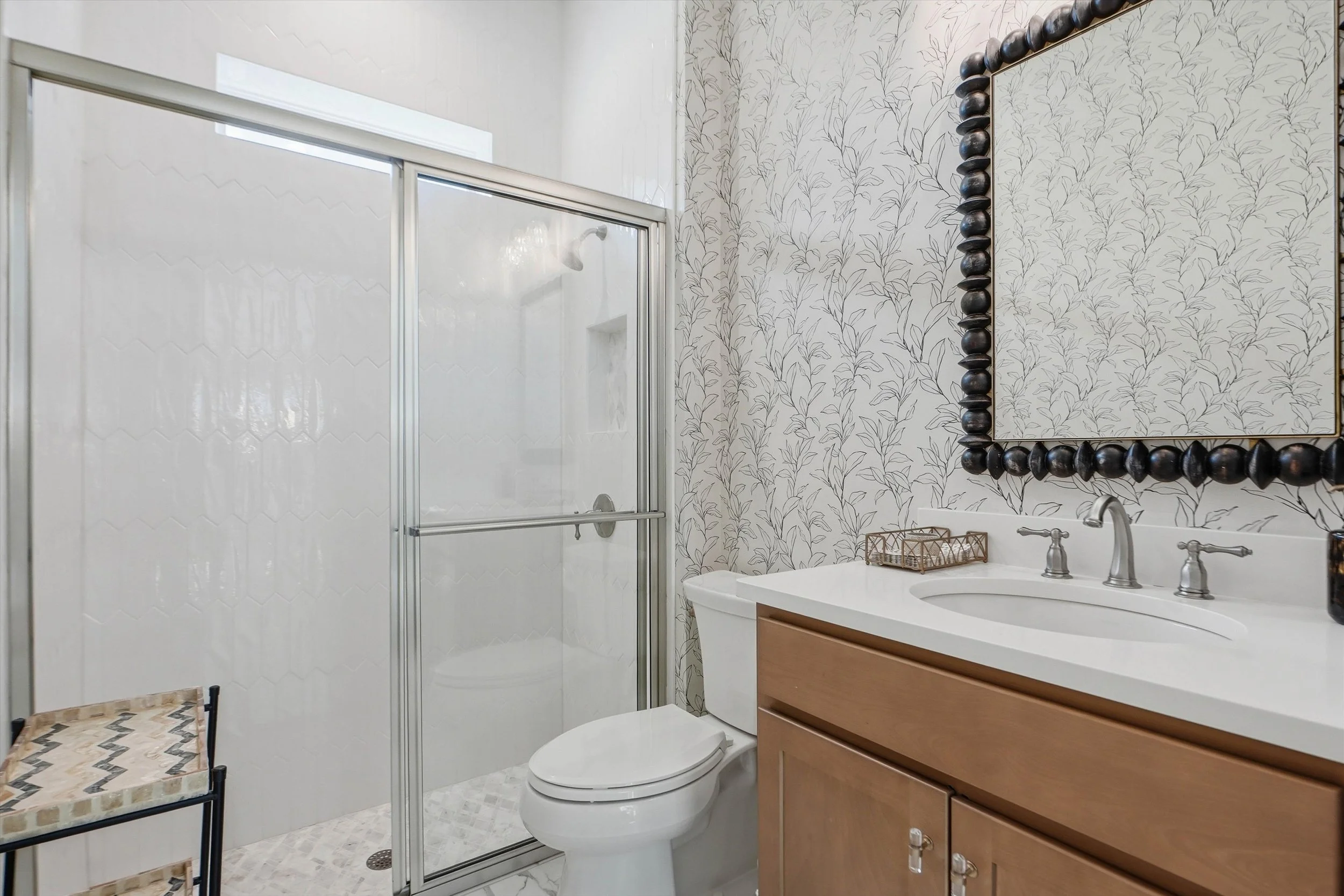 20-Downstairs Bathroom.jpg