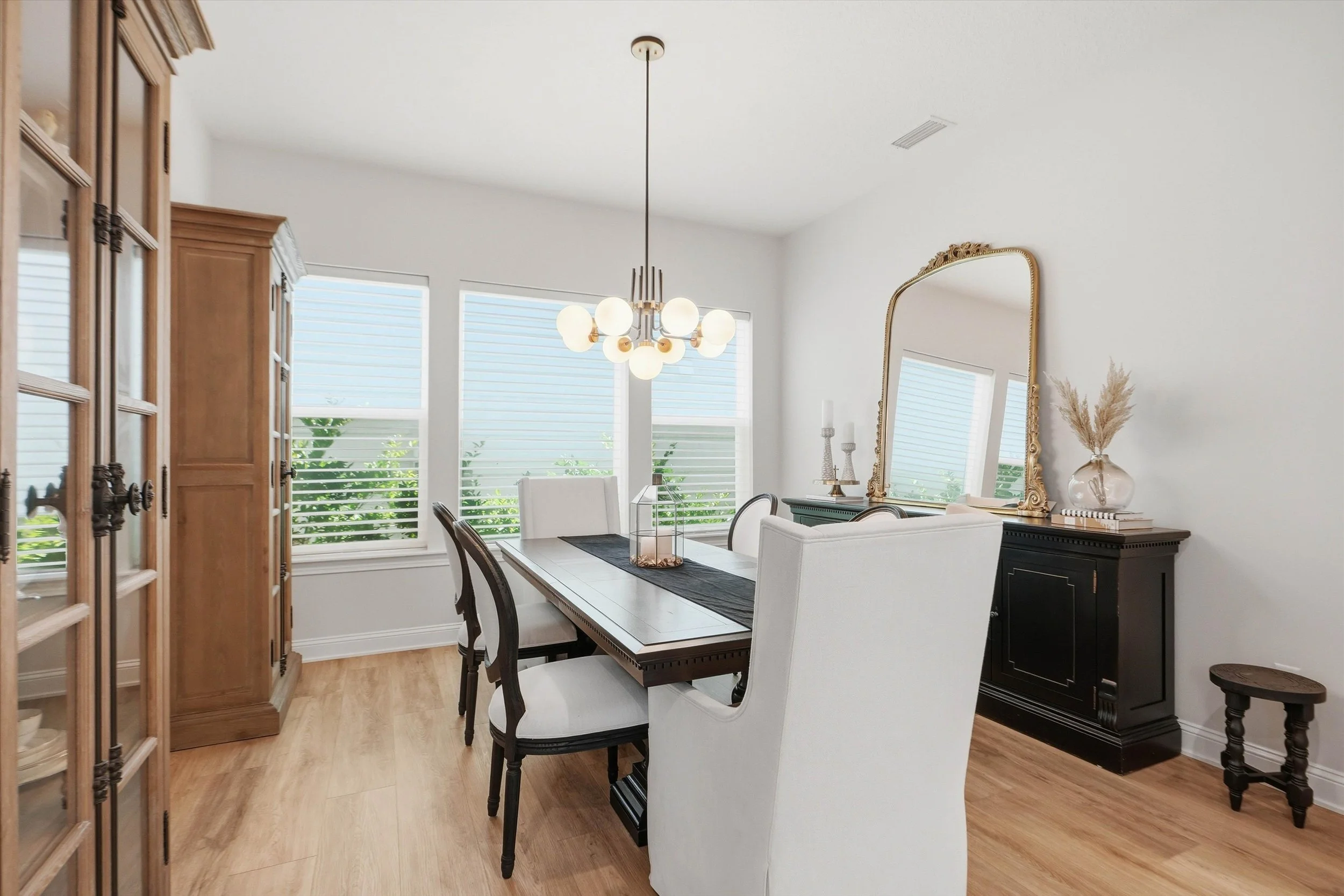 09-Dining Area.jpg