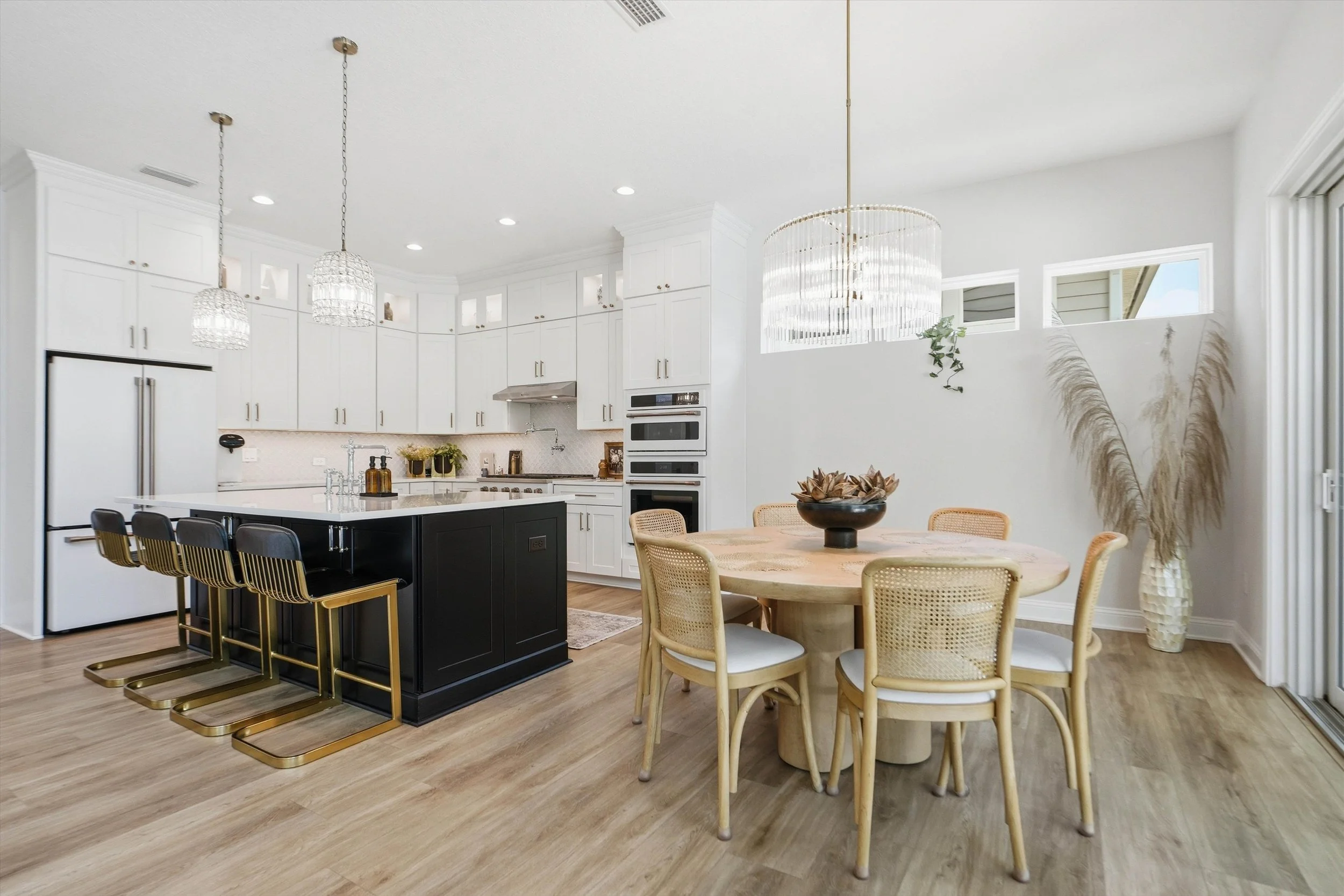 13-Breakfast Nook.jpg