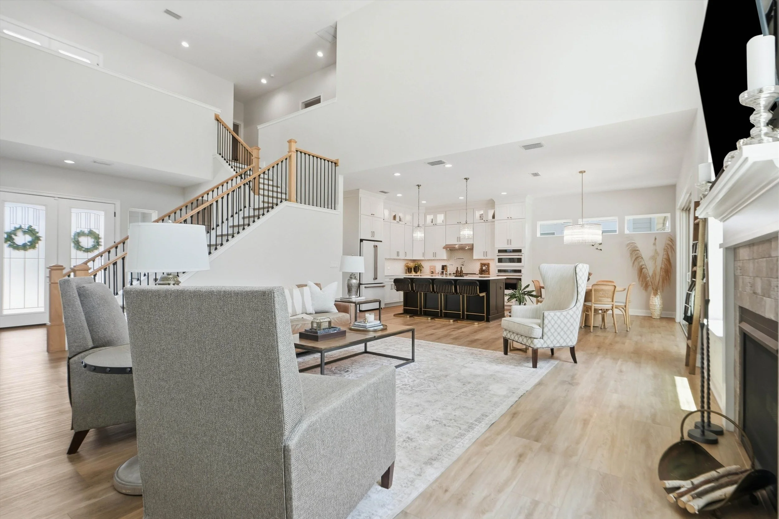 17-Family Room.jpg