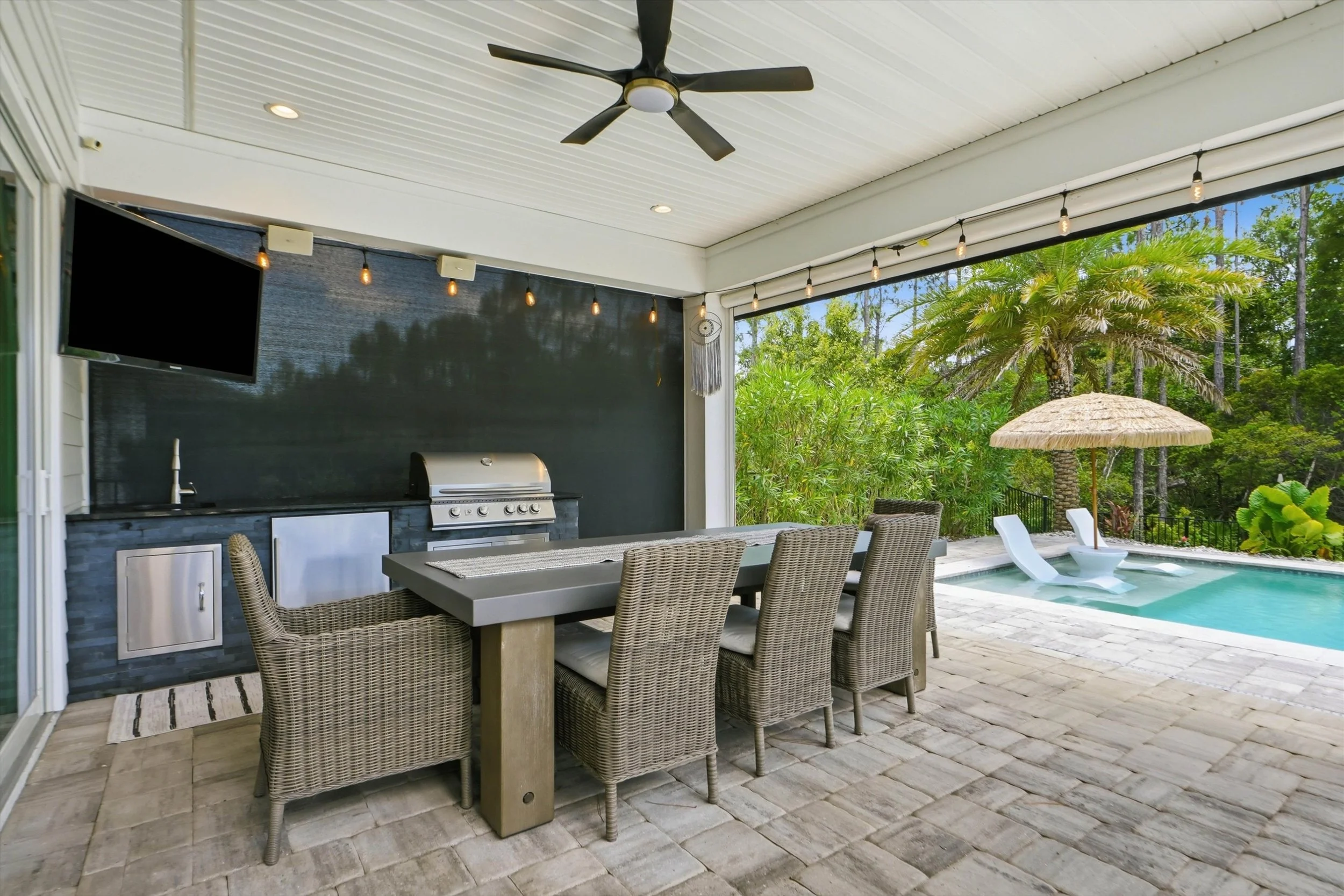 35-Covered Patio.jpg