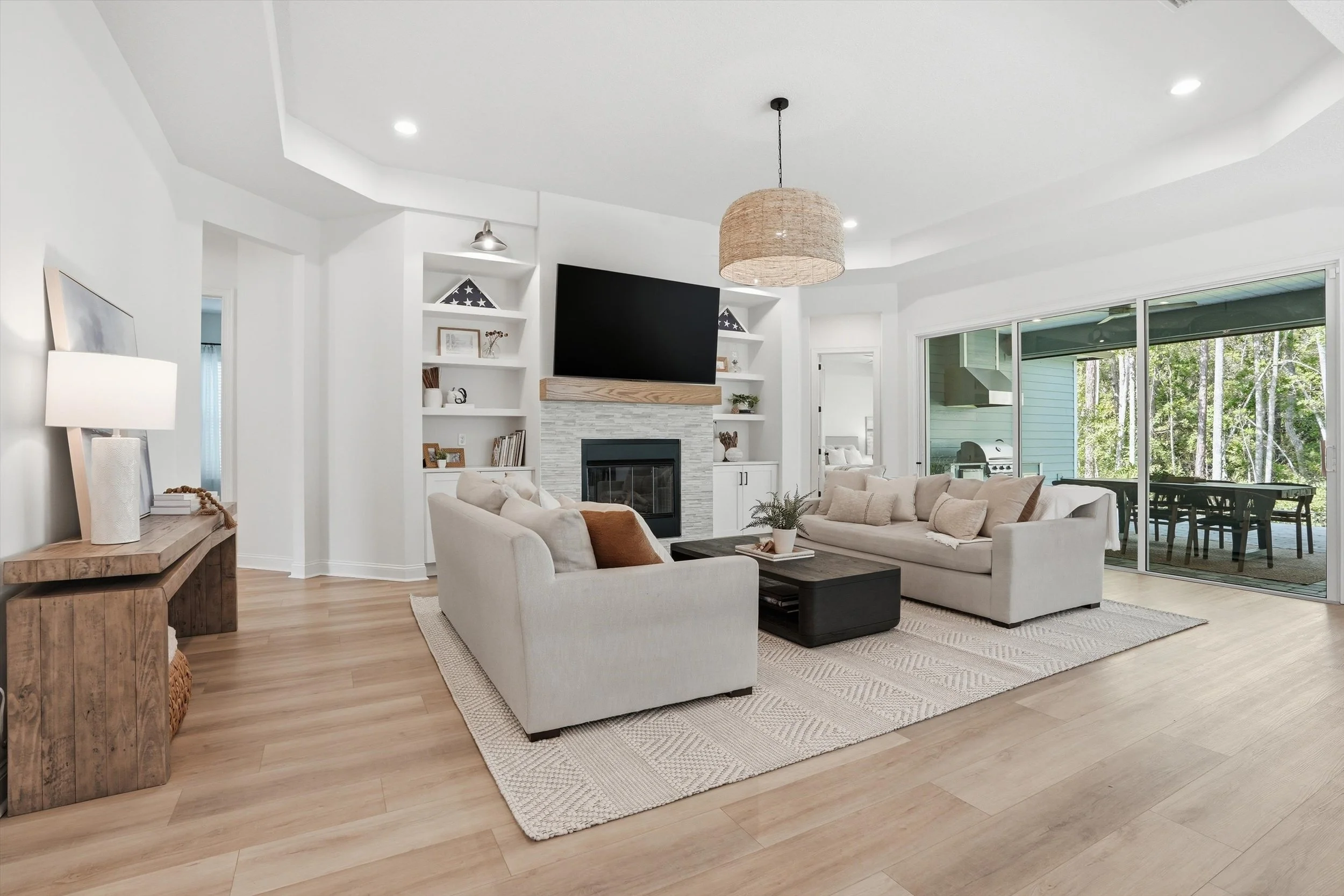 18-Living Room.jpg