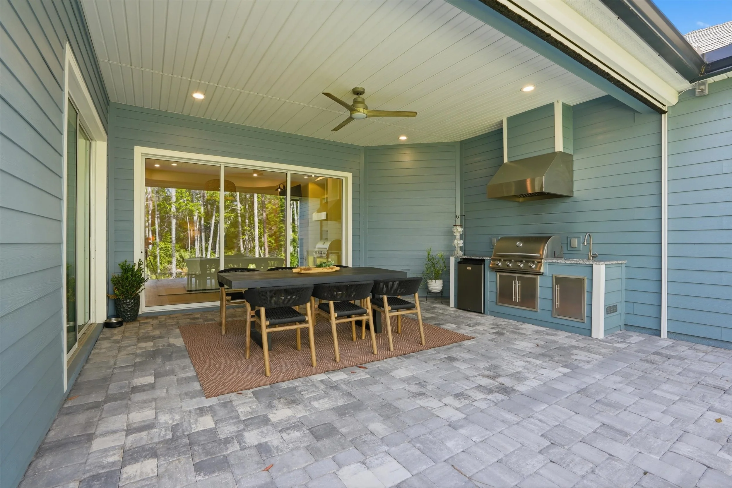47-Covered Patio.jpg