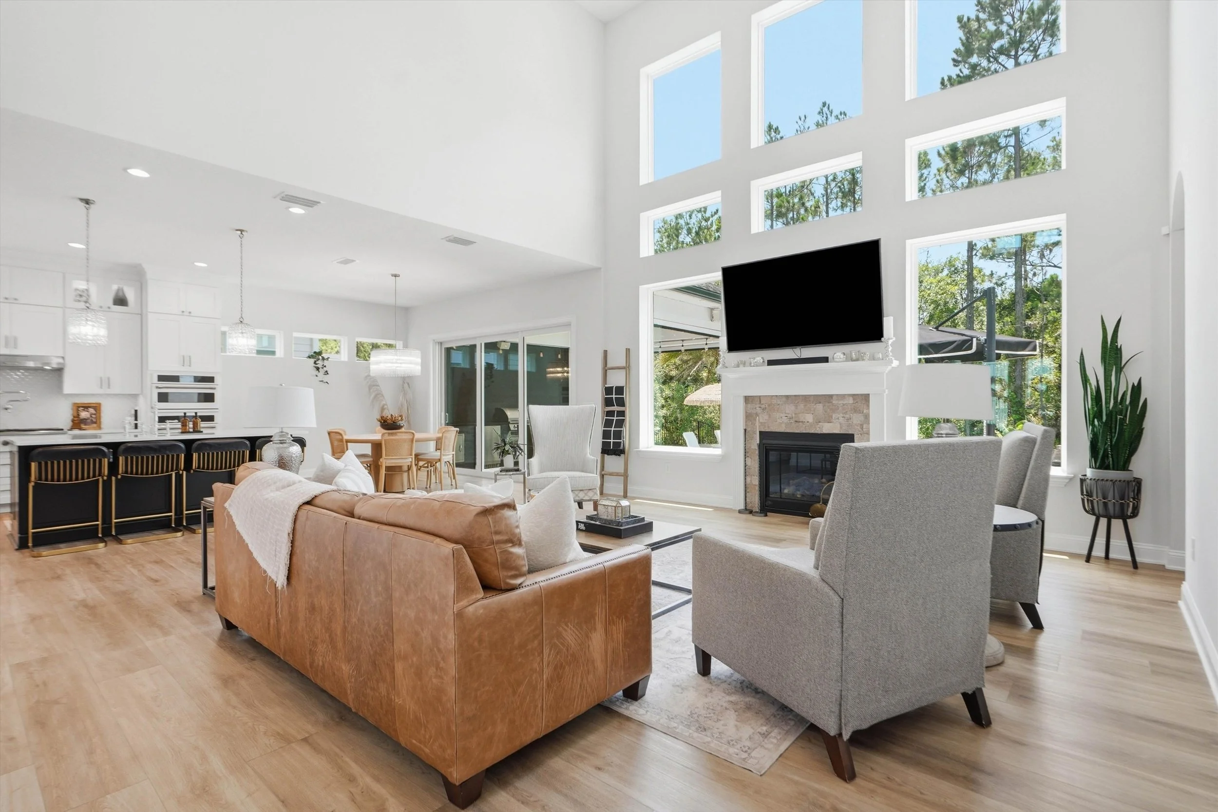 16-Family Room.jpg