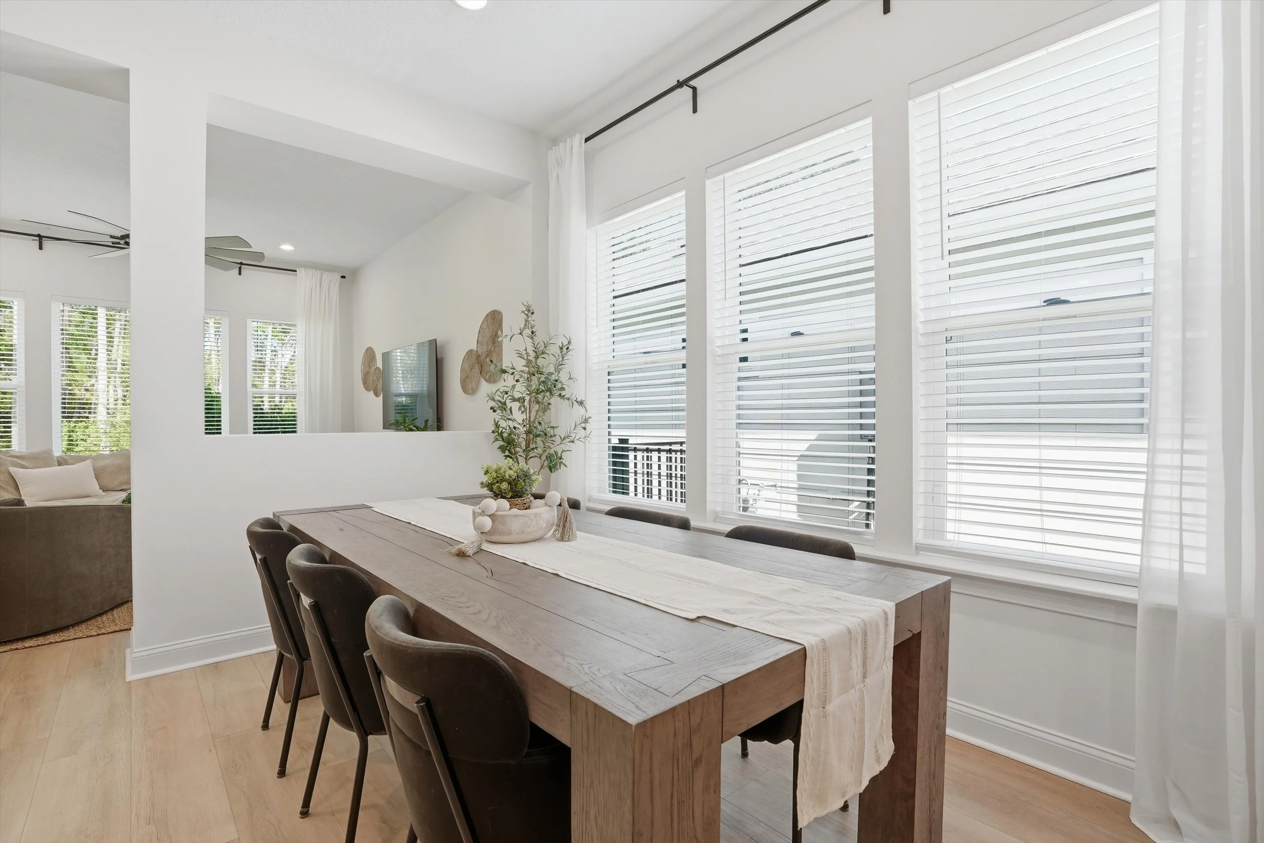 16-Dining Area.jpg