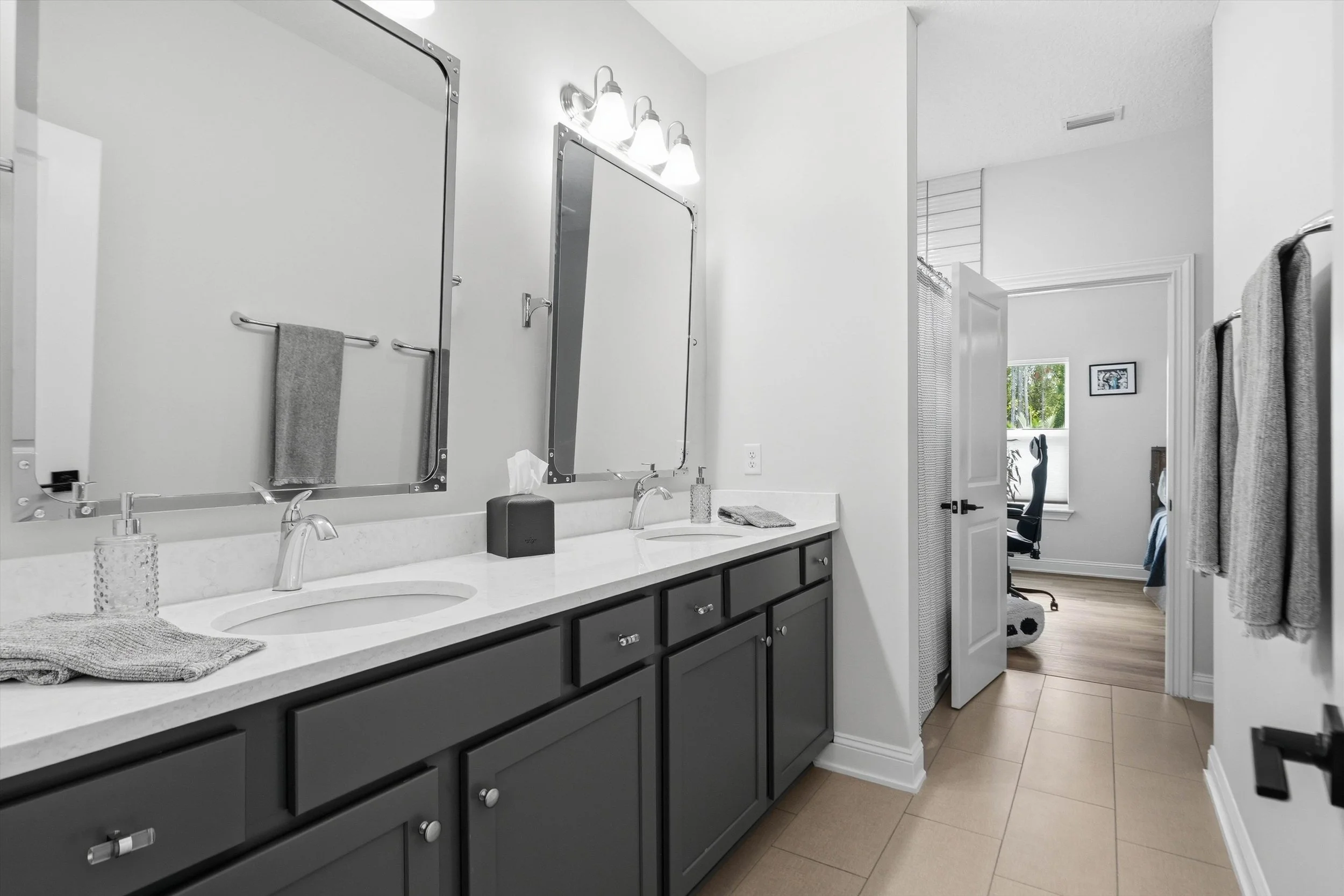 31-Jack & Jill Bath.jpg