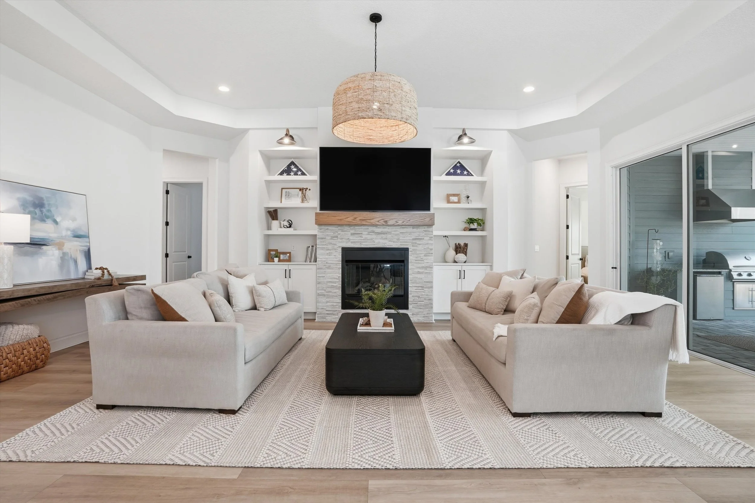 19-Living Room.jpg