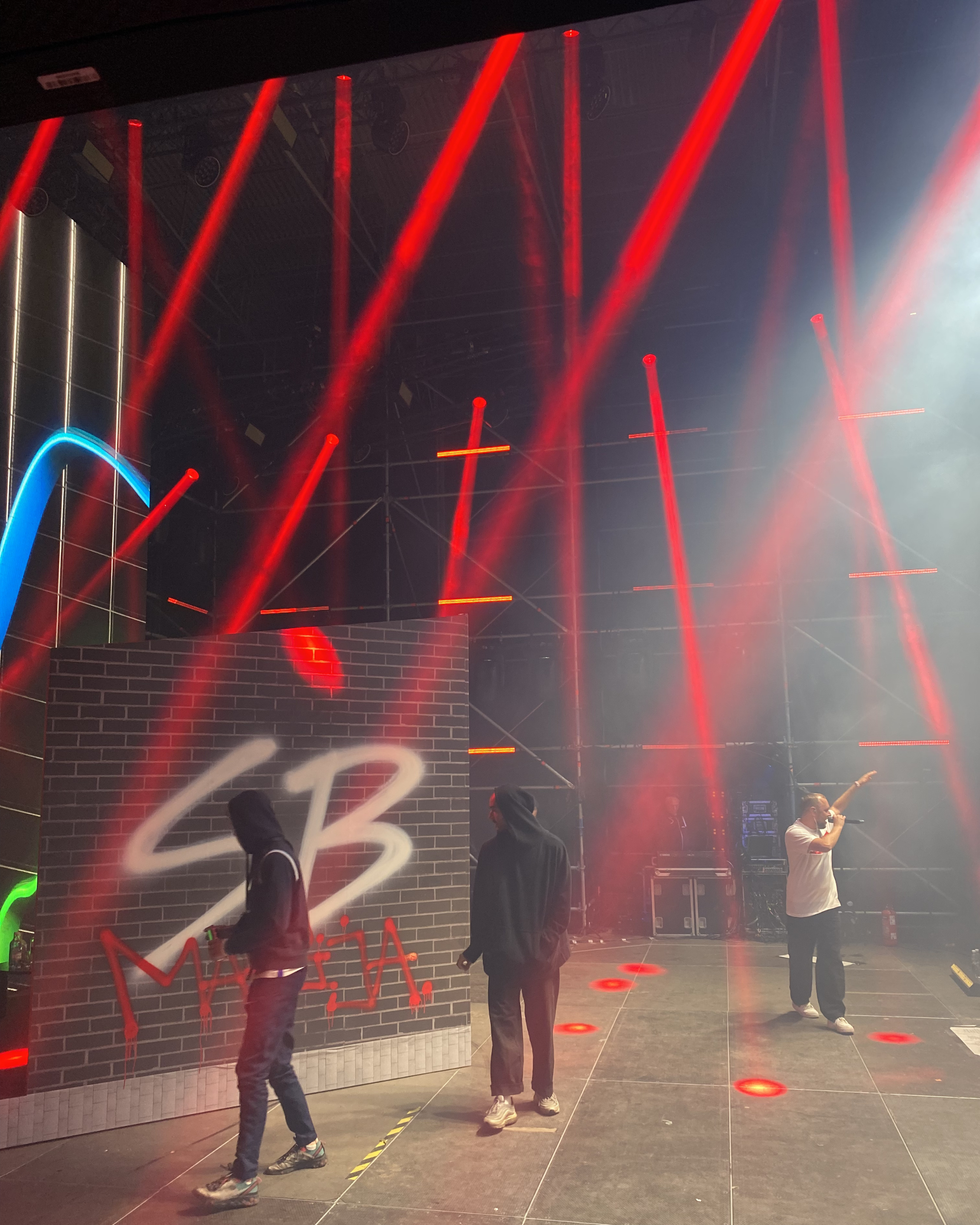 budowa dekoracji
konstrukcje scenograficzne
konstrukcje eventowe
konstrukcje reklamowe
zabudowa eventowa
zabudowa targowa
zabudowa ekspozycyjna
zabudowa wystawiennicza
zabudowa showroomów
zabudowa stoisk targowych
stoiska targowe premium