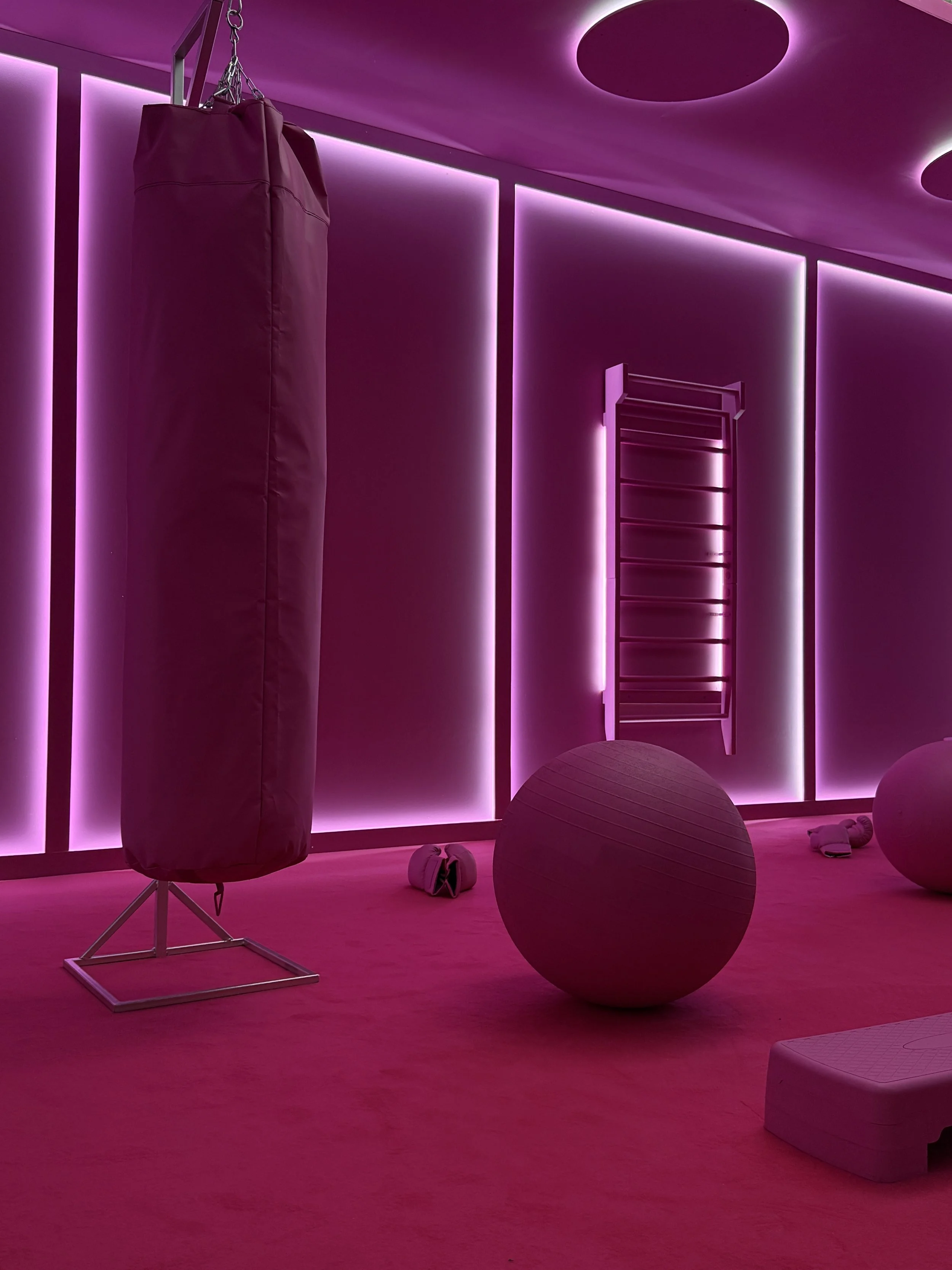 budowa dekoracji
konstrukcje scenograficzne
konstrukcje eventowe
konstrukcje reklamowe
zabudowa eventowa
zabudowa targowa
zabudowa ekspozycyjna
zabudowa wystawiennicza
zabudowa showroomów
zabudowa stoisk targowych
stoiska targowe premium