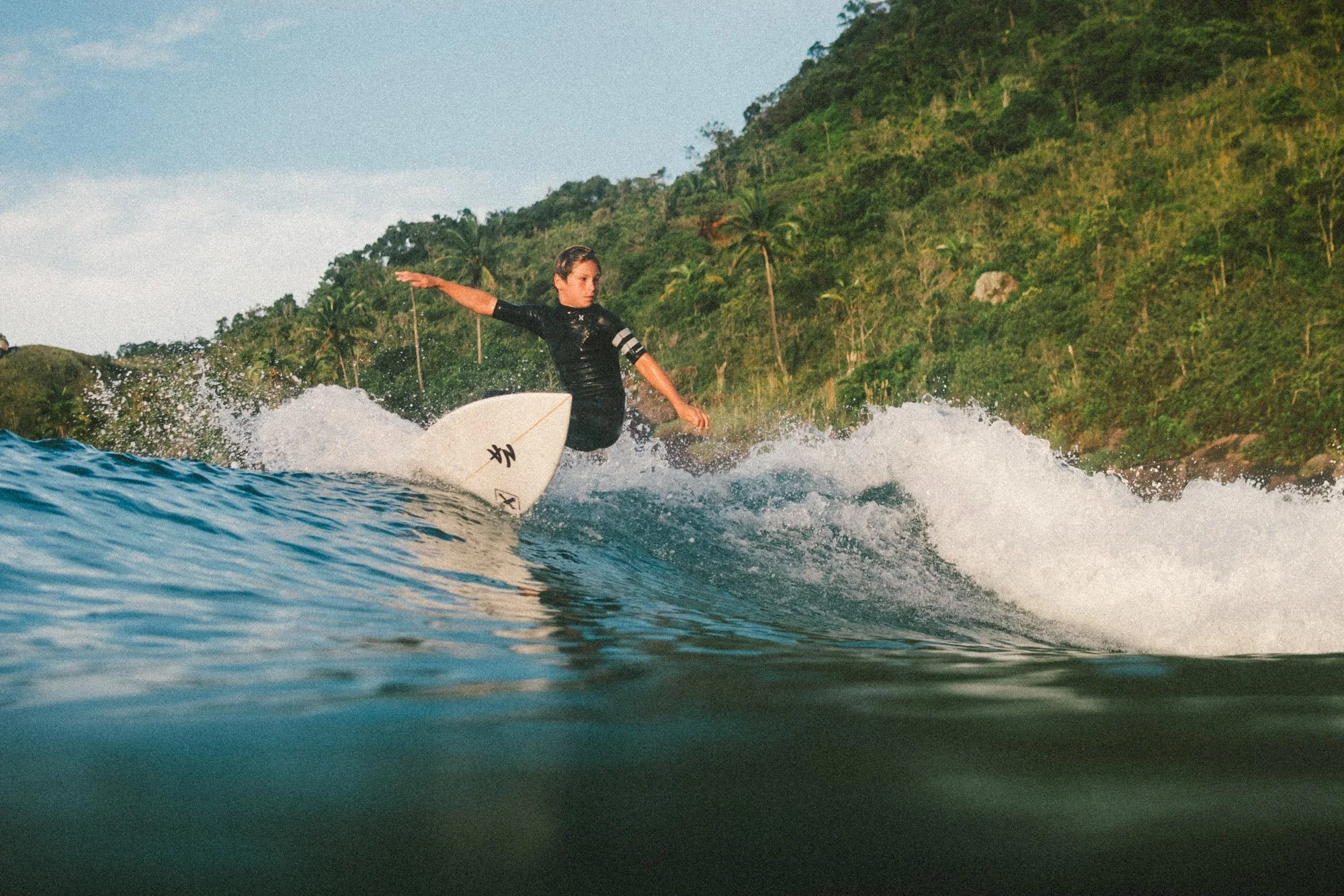 surf manobra de pranchinha no bonete ilhabela